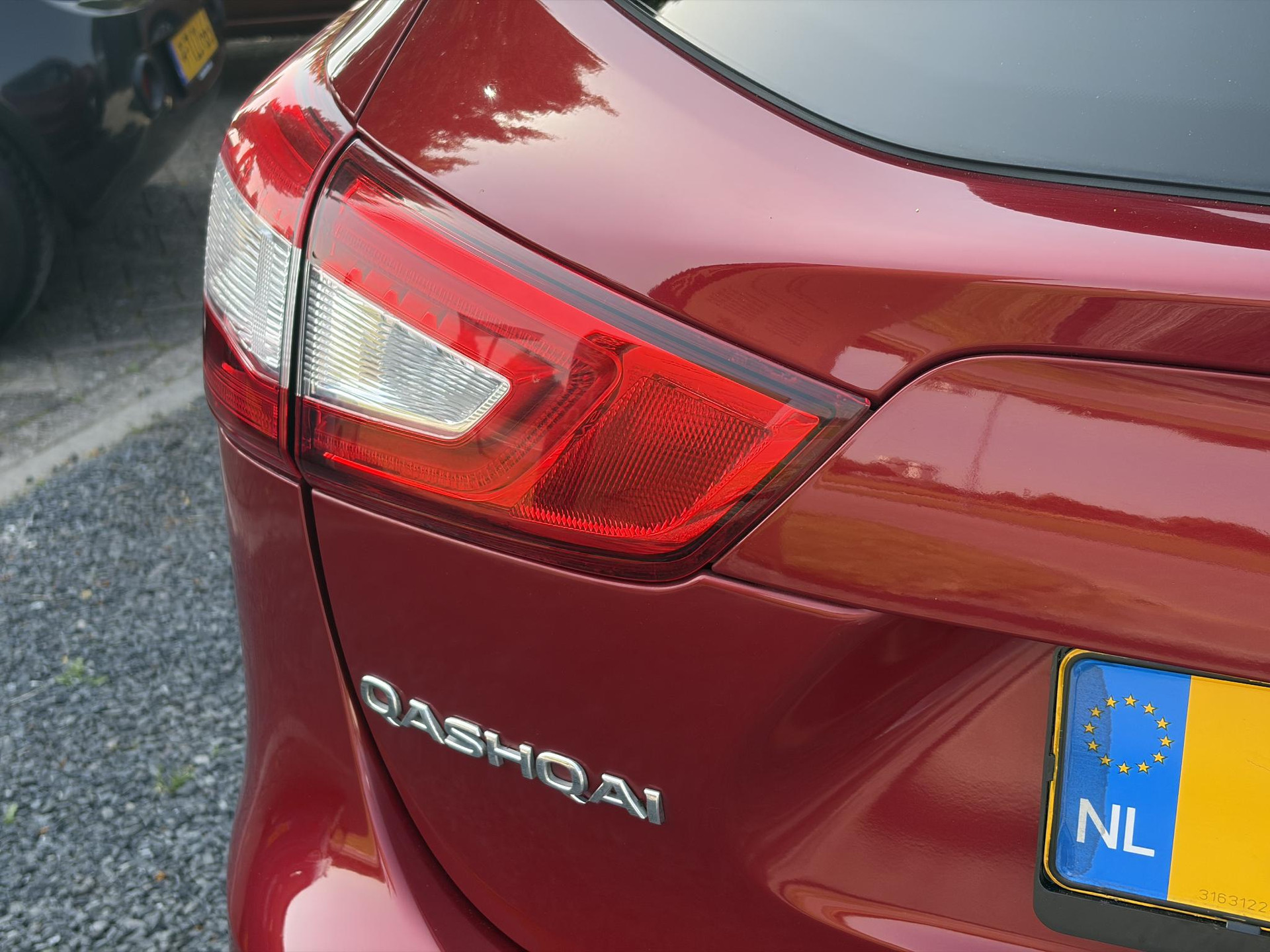 Nissan Qashqai 1.2 N-Connecta 360° Camera,Pano,Trekhaak,Navi,Clima,Cruise,Pdc V+A,Lm velgen,6 Bak,Dakrails,N.A.P,115pk,Apk tot 11-2026