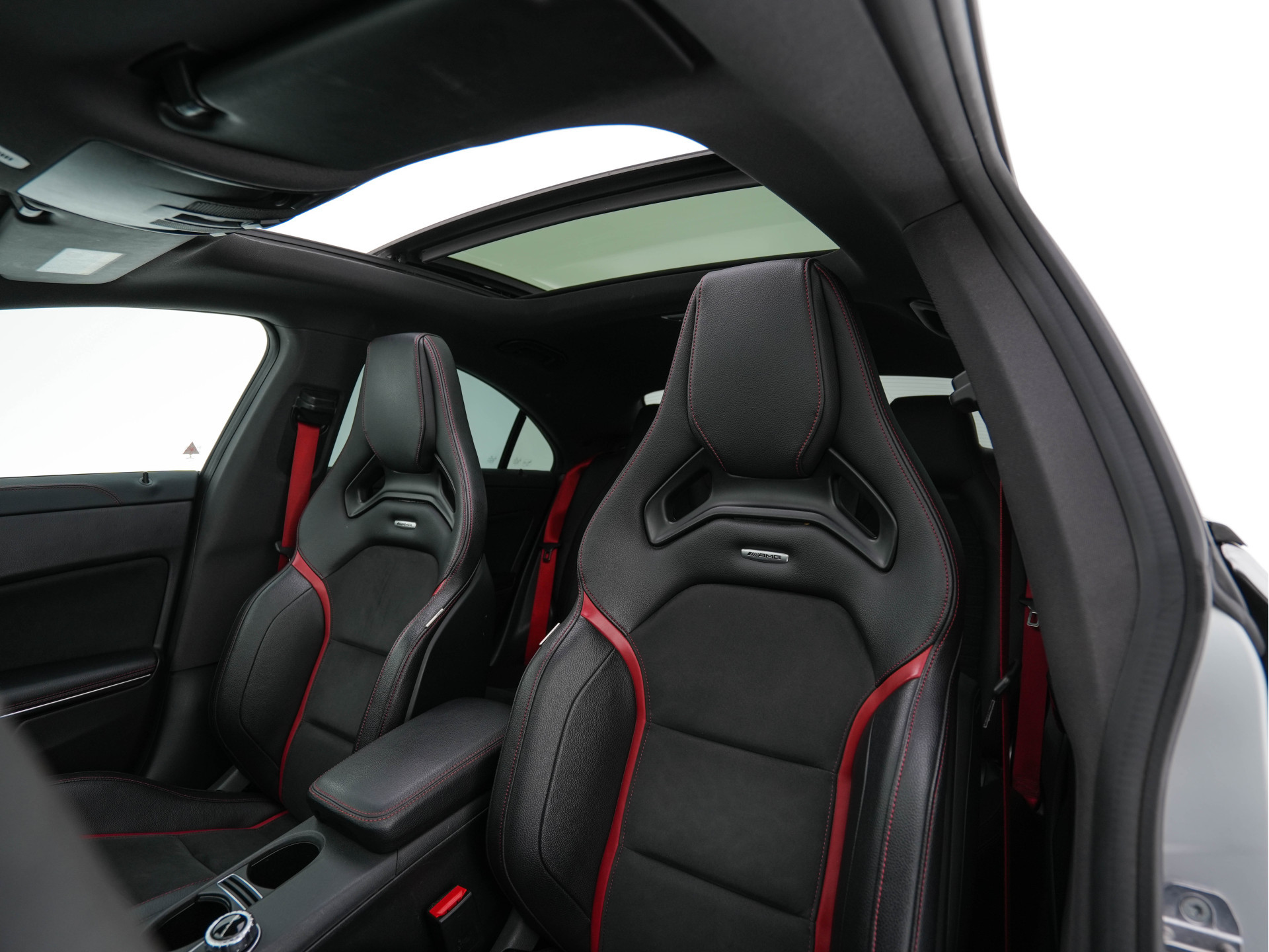 Mercedes-Benz CLA-klasse AMG 45 4MATIC Ambition Aut. *PANO | AMG-AERO-PACK | RECARO-SPORTSEATS | MICROFIBRE | FULL-LED | MEMORY-PACK | HARMAN/KARDON-SURROUD | KEYLESS | HEATED-SEATS | NAVI-FULLMAP | SHIFT-PADDLES | 19''ALU*