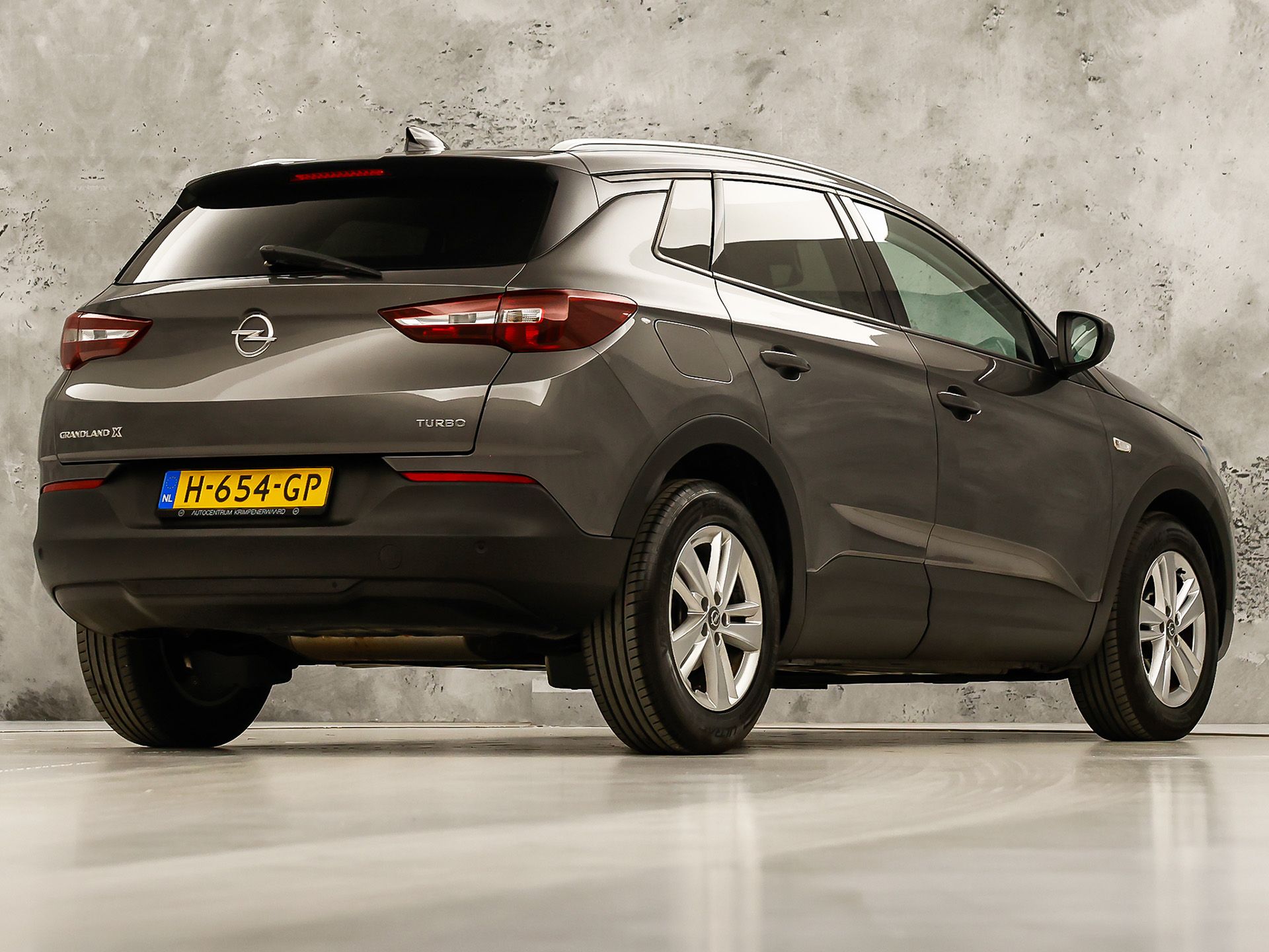 Opel Grandland X 1.2 Turbo Sport Automaat (APPLE CARPLAY, GROOT NAVI, CLIMATE, STUUR/STOELVERWARMING, SPORTSTOELEN, PARKEERSENSOREN, GETINT GLAS, CRUISE, NIEUWSTAAT)