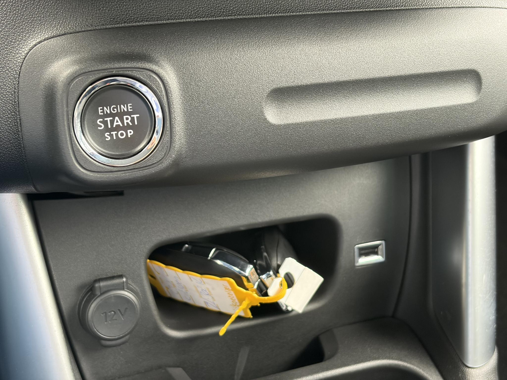 Citroen C3 Aircross 1.2 PureTech S&S Shine 1e Eigenaar l D-riem vv in 07-07-2025 l 360° Camera l Navi l Carplay l Net beurt gehad l Keyless l 17''Lmv l Rijstrooksensor l 110pk l Pdc V+A l 6 Bak l N.A.P l Apk tot 07-2027