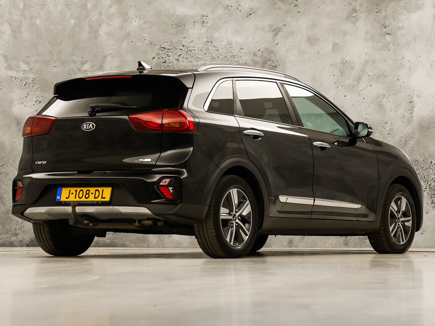 Kia Niro 1.6 GDi PHEV DynamicPlusLine Automaat (APPLE CARPLAY, GROOT NAVI, STUUR/STOELVERWARMING, CAMERA, TREKHAAK, SPORTSTOELEN, GETINT GLAS, ADAPTIVE CRUISE, NIEUWSTAAT)