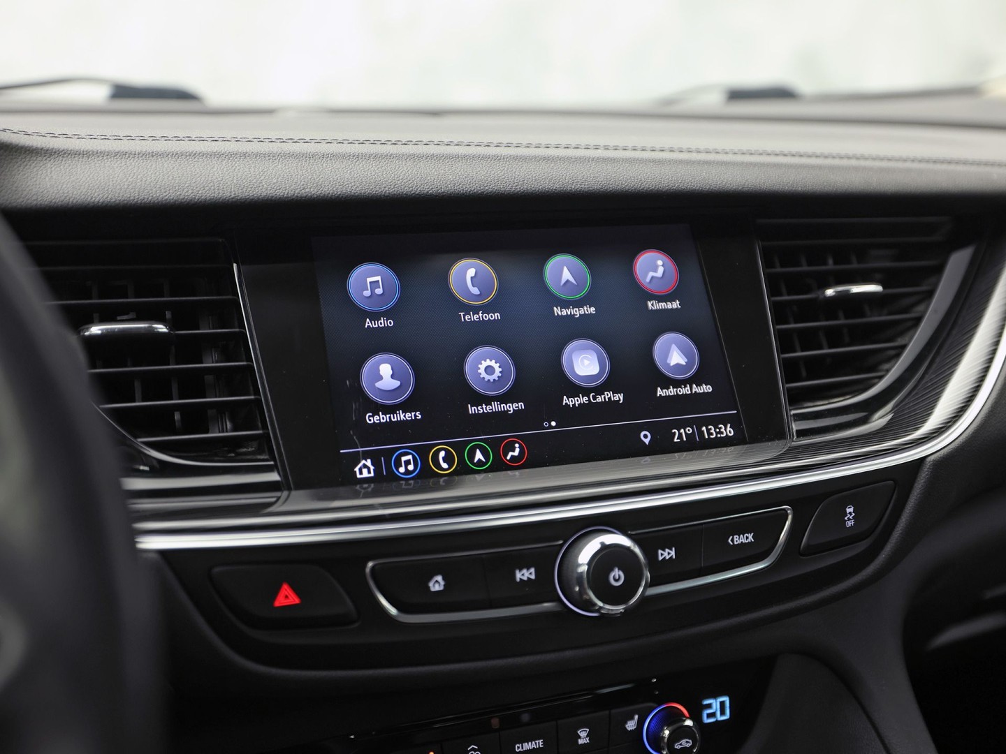 Opel Insignia 1.5 Turbo Business Executive 165Pk Automaat (APPLE CARPLAY, GROOT NAVI, CLIMATE, CAMERA, STUUR/STOELVERWARMING, ADAPTIVE CRUISE, SPORTSTOELEN, GETINT GLAS, TREKHAAK, NIEUWSTAAT)