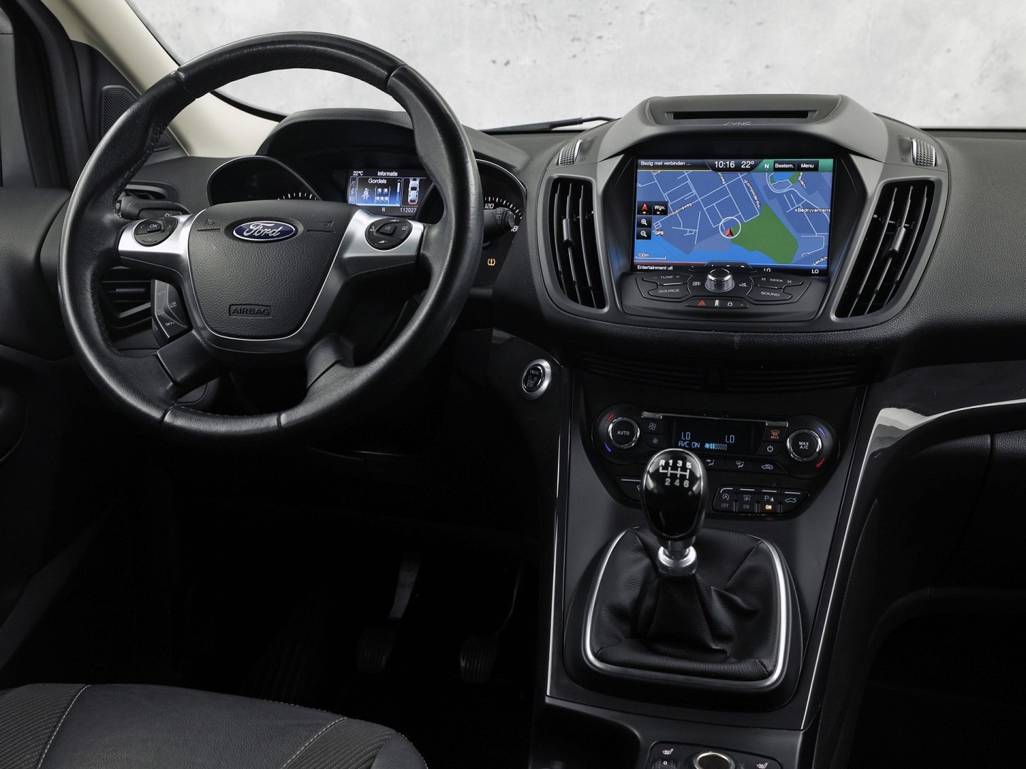 Ford Kuga 1.5 Titanium Sport 150Pk (NAVIGATIE, CLIMATE, STOELVERWARMING, TREKHAAK, GETINT GLAS, SPORTSTOELEN, PARKEERSENSOREN, CRUISE, NIEUWSTAAT)