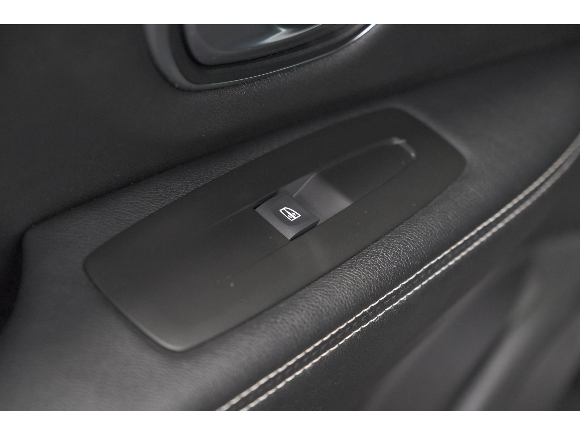 Renault Scénic 1.3 TCe 140 EDC Intens | Trekhaak | Camera | Head-Up Display | Dodehoekdetectie