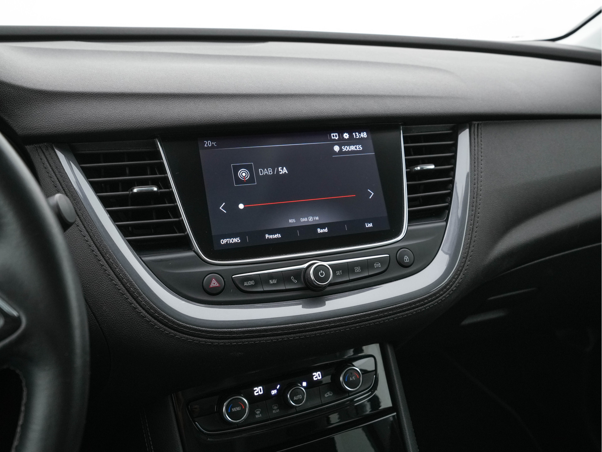 Opel Grandland X 1.2 Turbo Business Executive (INCL-BTW) Aut. *LEATHER-MICORFIBRE | FULL-LED | NAVI-FULLMAP | BLIND-SPOT | KEYLESS | CAMERA | SPORT-SEATS | DAB+ | LANE-ASSIST | PRIVACY-GLASS | TOWBAR | 17''ALU*