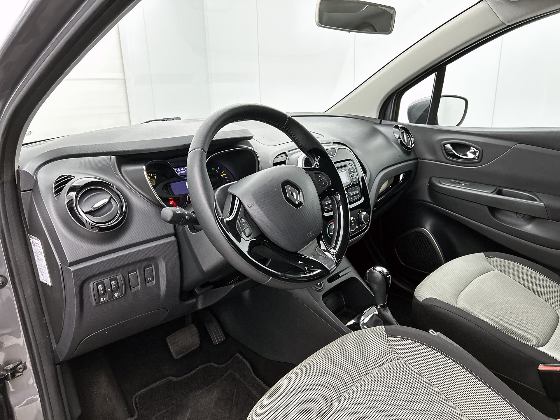 Renault Captur TCe 120PK Expression | Parkeersensoren