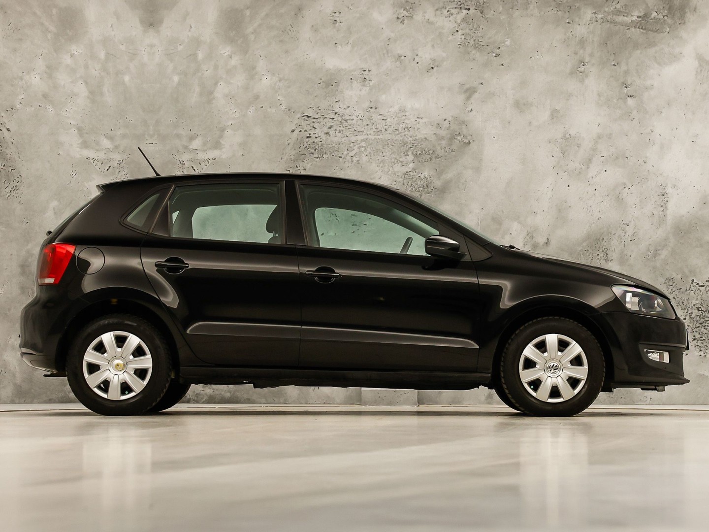 Volkswagen Polo 1.2 Feel (5 DEURS, AIRCO, ELEK RAMEN, SPORTSTOELEN, NIEUWE APK, NIEUWSTAAT)
