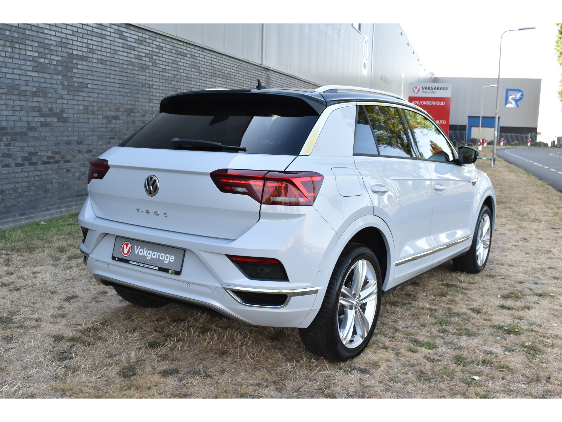 Volkswagen T-Roc 1.5 TSI Sport Business R Carplay Automaat R-line Zwart dak