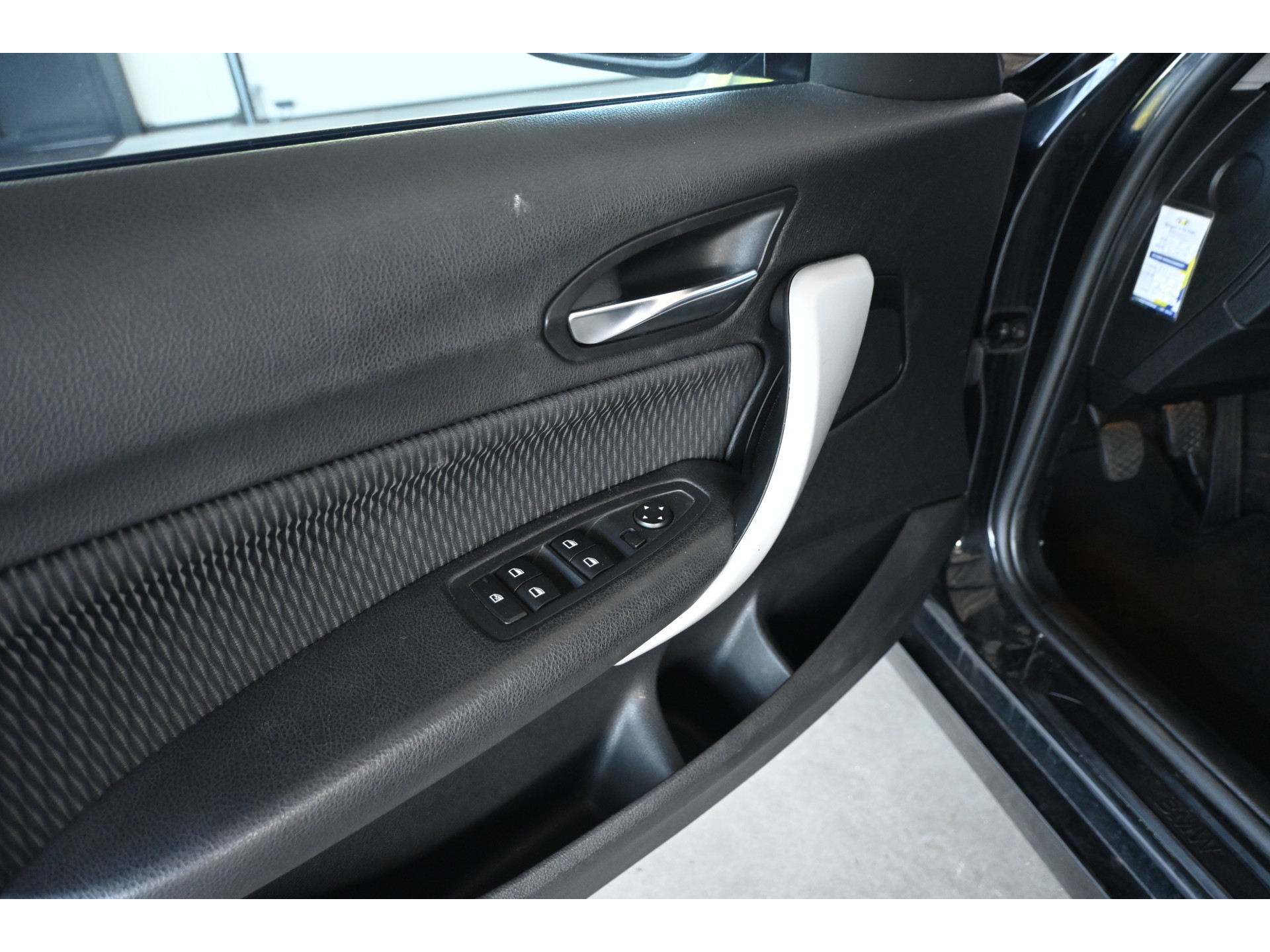 BMW 1-serie 116i Business+ Clima Cruise control Navigatie Xenon Stoelverwarming Inruil Mogelijk!