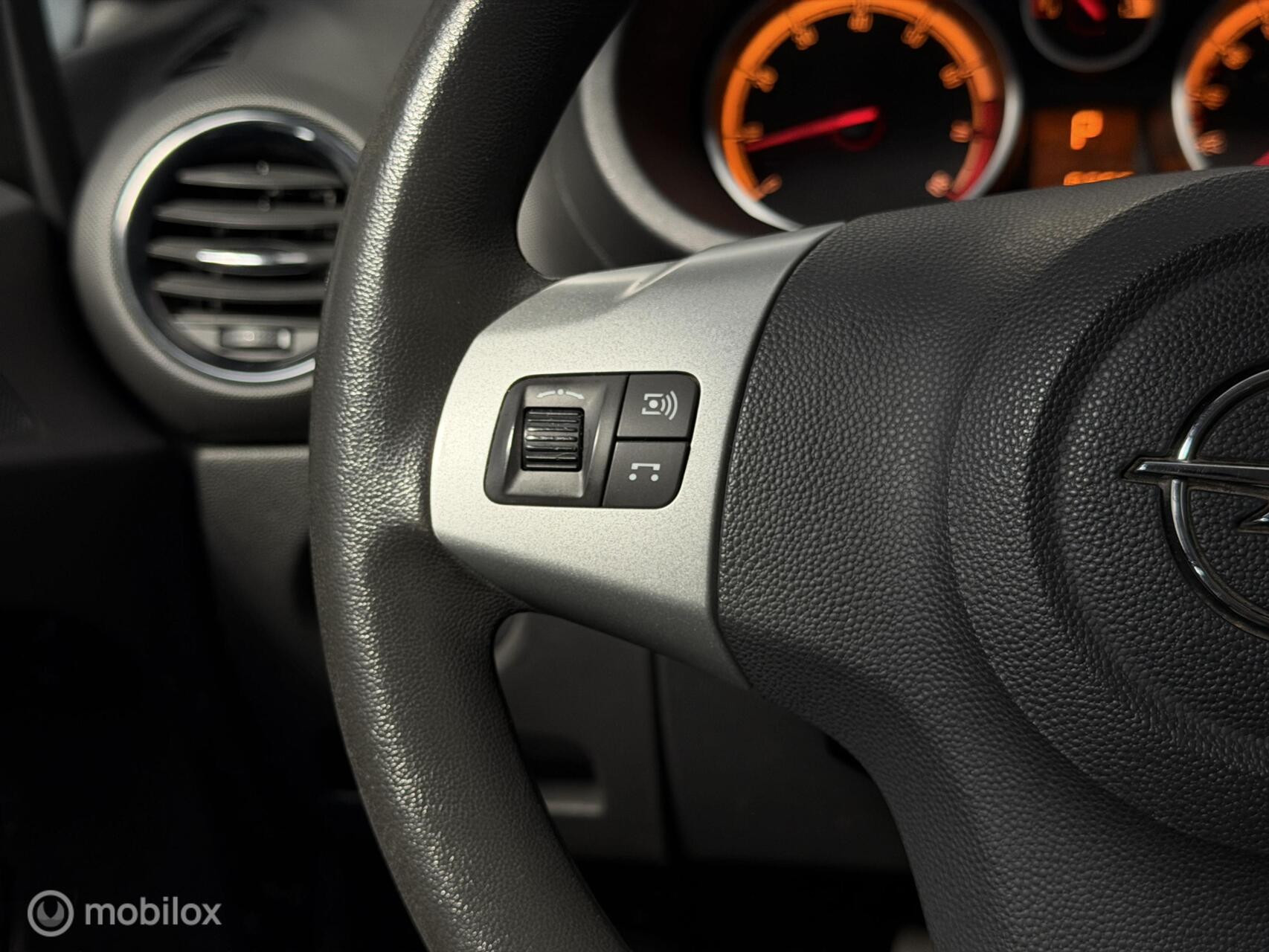 Opel Corsa 1.4-16V Cosmo| Vol Automaat | NAP | Cruise |Airco