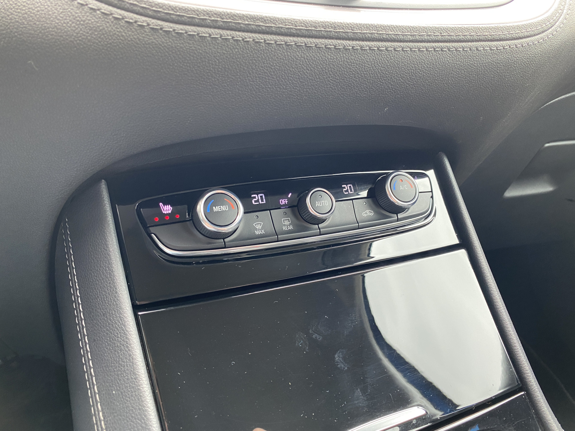Opel Grandland X 1.2 Turbo Ultimate 130 pk AUT. | dealer onderhouden | navigatie | 360 camera | elektr. a. klep | stoel-stuurverw.