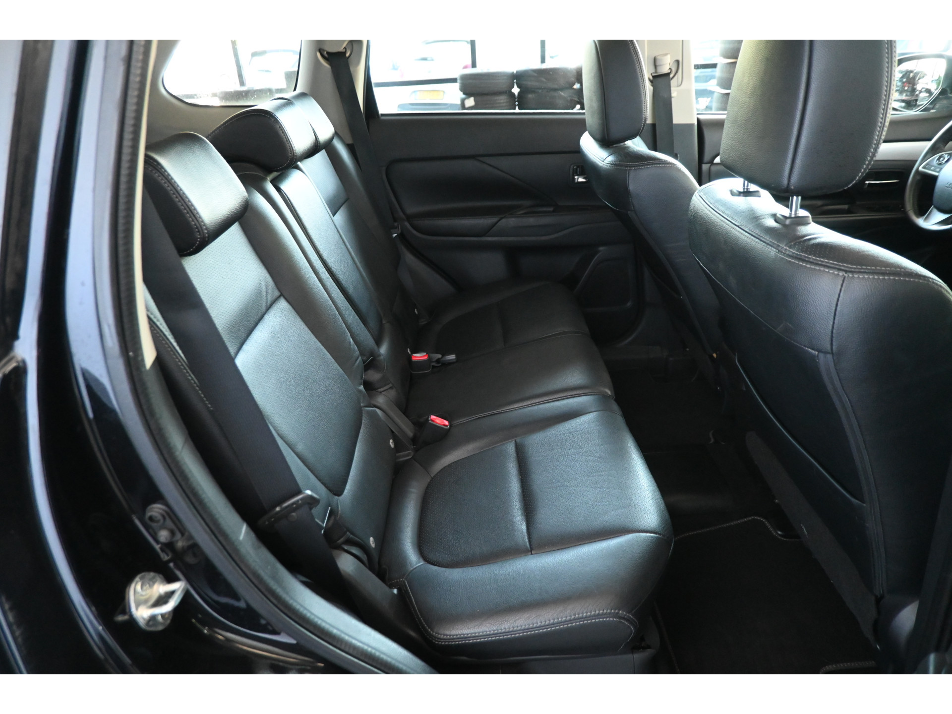 Mitsubishi Outlander 2.0 PHEV Automaat Limited Edition X-Line Navigatie Leder Trekhaak Schuifdak Rijklaarprijs! Inruil Mogelijk!