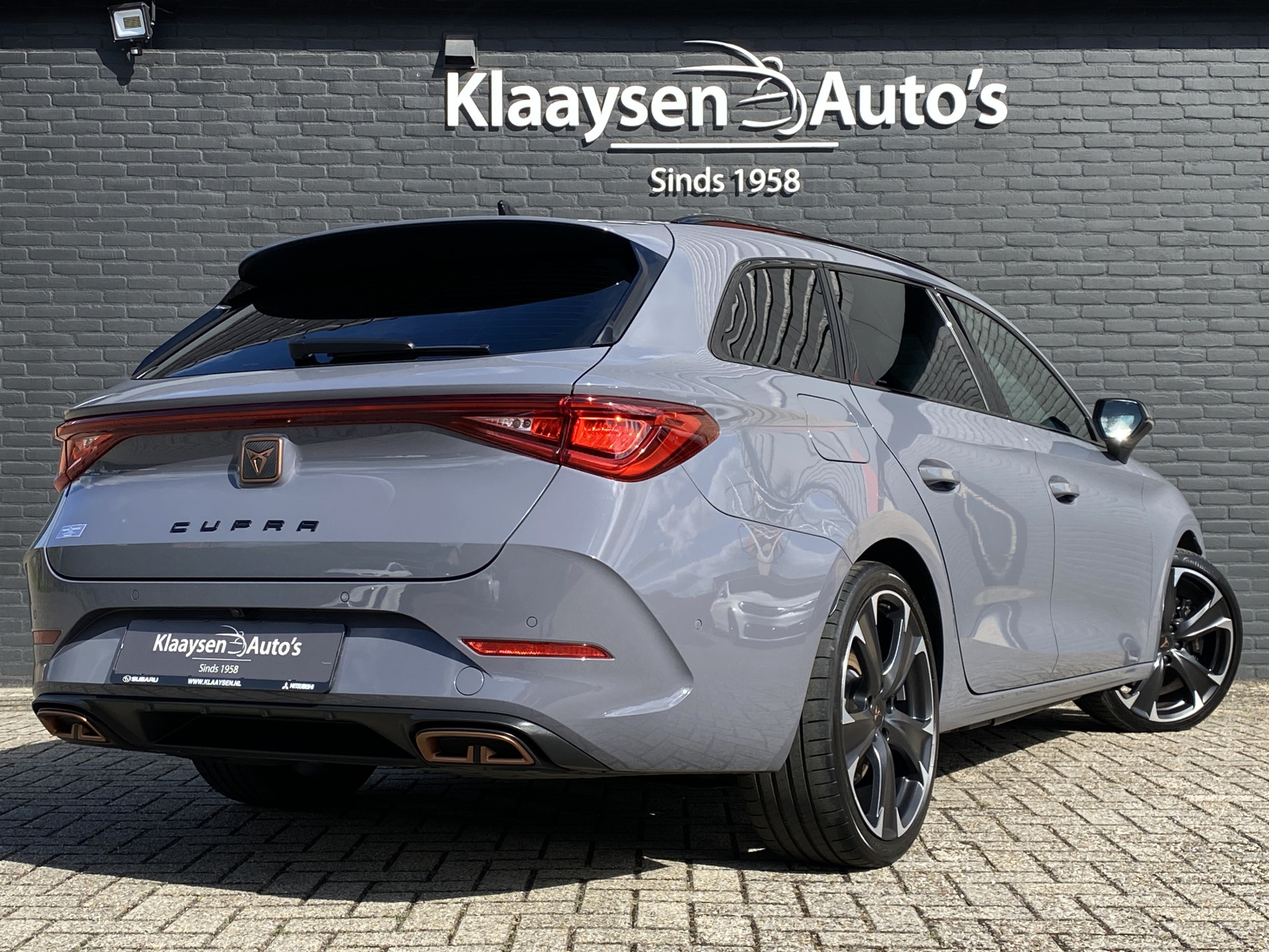 CUPRA Leon Sportstourer 1.4 e-Hybrid VZ Performance 245 pk | 1e eigenaar | dealer onderh. | panoramadak | elektr. a. klep | kuipstoelen