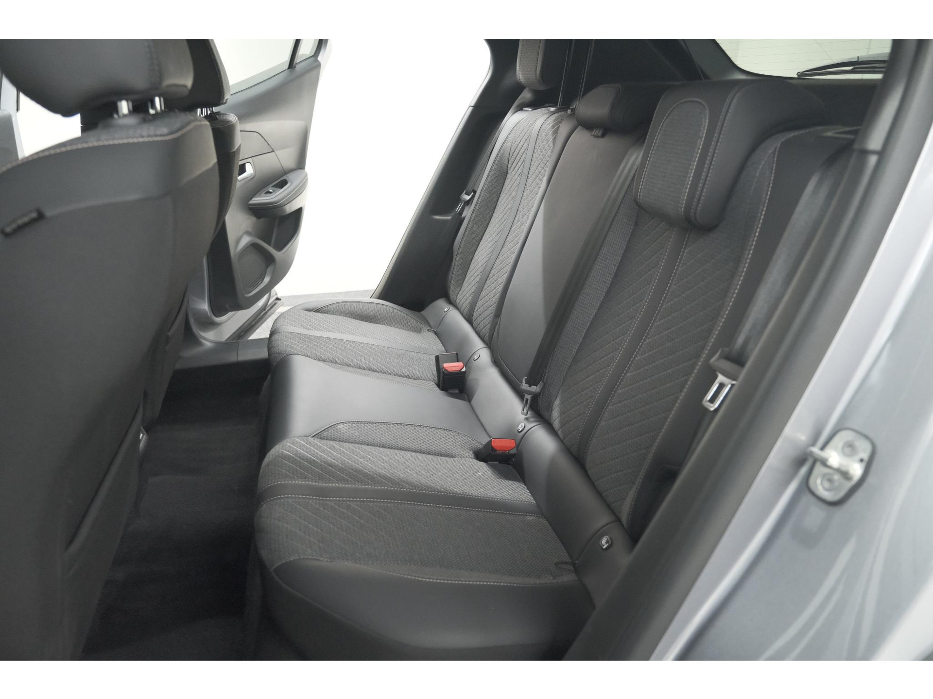 Peugeot 2008 Hybrid 136 e-DSC6 Allure | 360 Camera | Adaptieve Cruise Control | Dodehoekdetectie | Navigatie