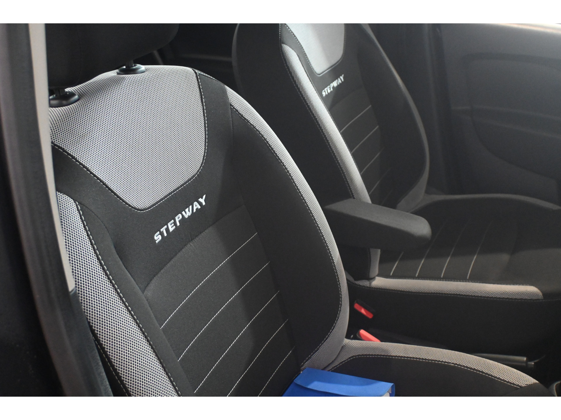 Dacia Sandero 0.9 TCe Stepway Tech Road Airco Navigatie Trekhaak Goed Onderhouden! Inruil Mogelijk!