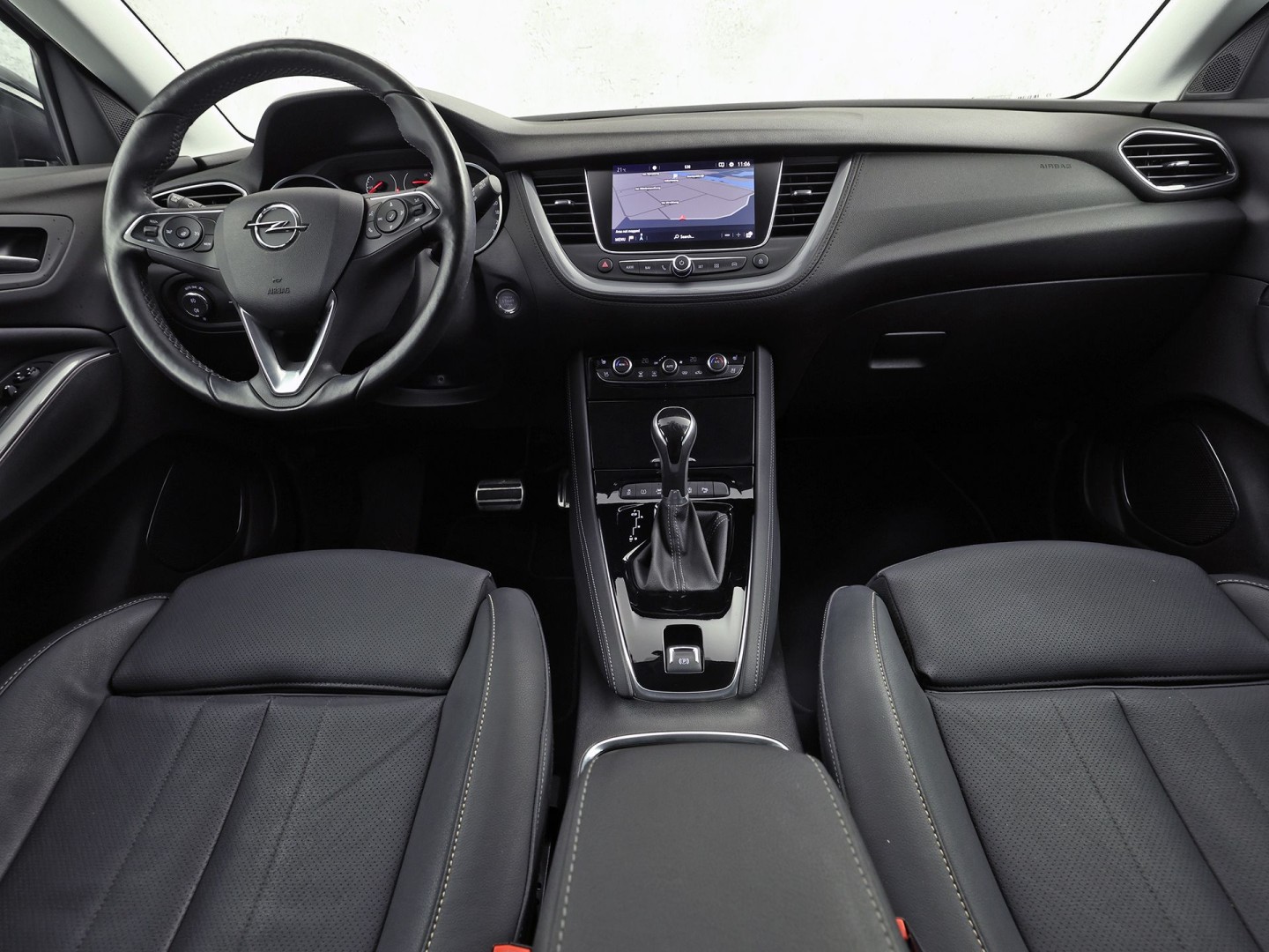 Opel Grandland X 1.2 Turbo Ultimate Sport Automaat (APPLE CARPLAY, MEMORY SEAT, STOELVERWARMING/KOELING, 360 CAMERA, STUURWIEL VERWARMD, KEYLESS, GETINT GLAS, NIEUWSTAAT)