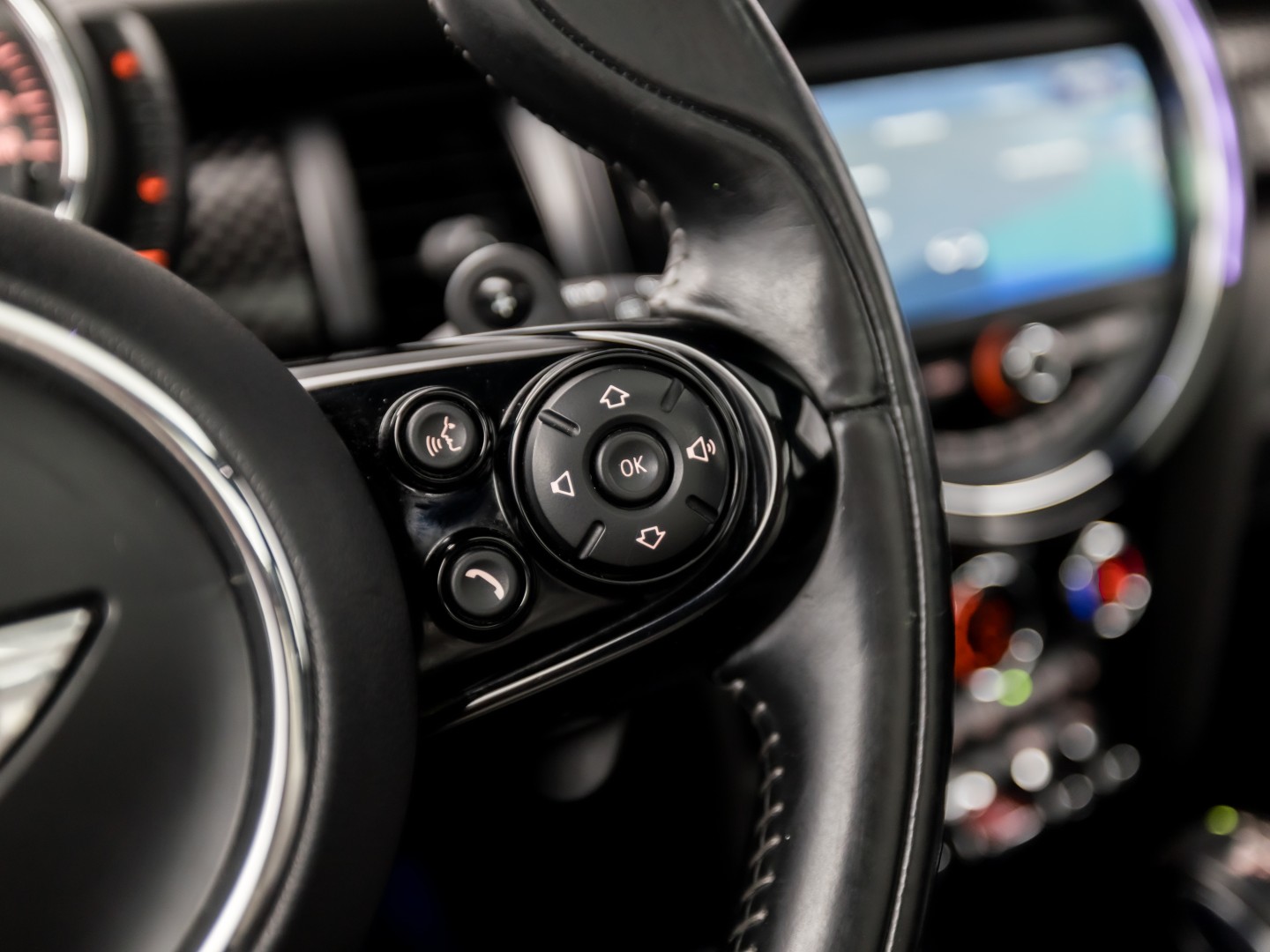 MINI 5-deurs 2.0 Cooper S Chili Edition 192Pk Automaat (PANORAMADAK, GROOT NAVI, HEAD-UP DISPLAY, LEDER, STOELVERWARMING, SPORTSTOELEN, GETINT GLAS, PARKEERSENSOREN, NIEUWSTAAT)