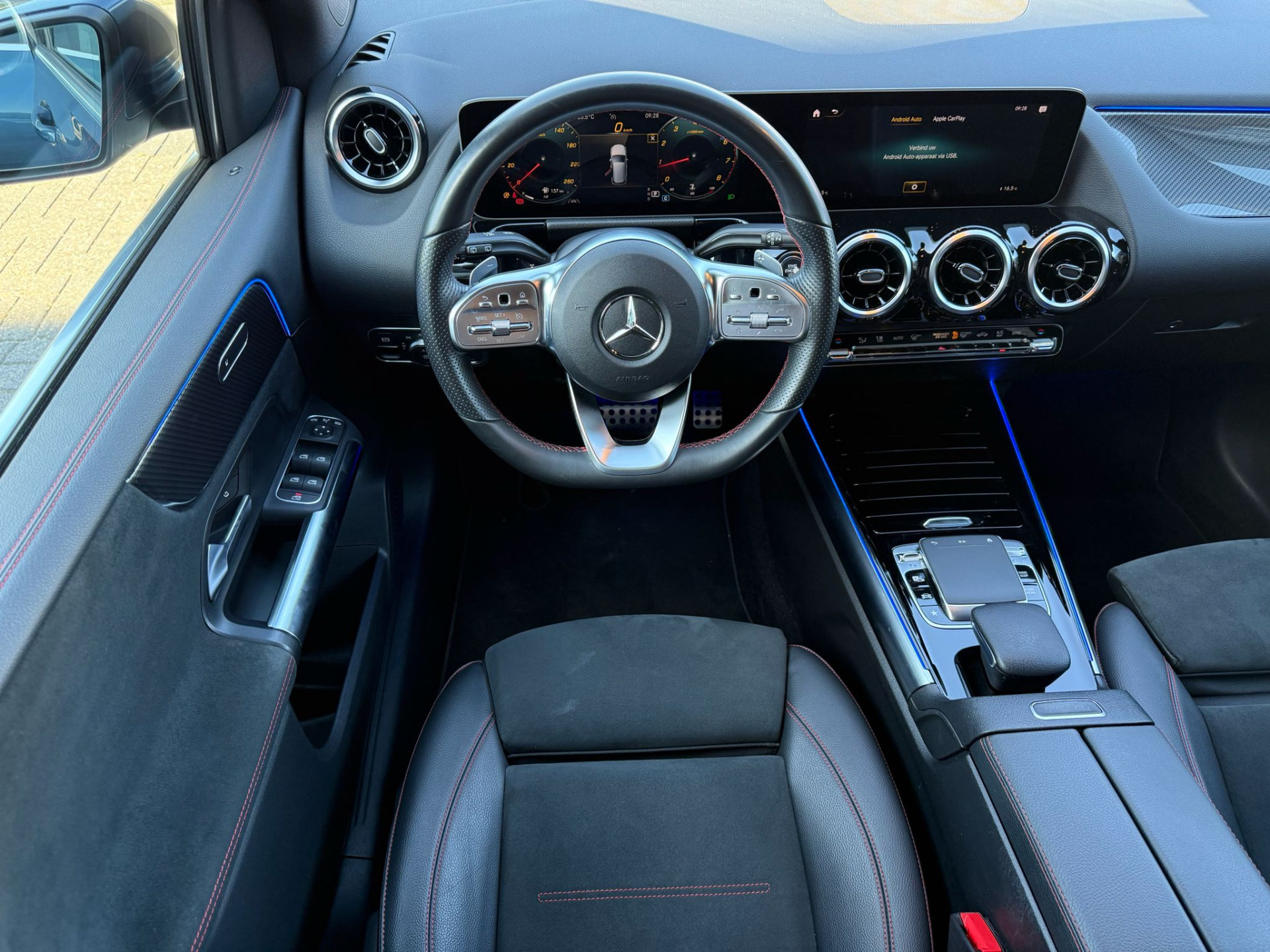 Mercedes-Benz B-klasse 180 Business Solution AMG | 3/6/12MND GARANTIE | AUTOMAAT | LED | CRUISE | CARPLAY | DAB | AIRCO | STOELVERWM. |