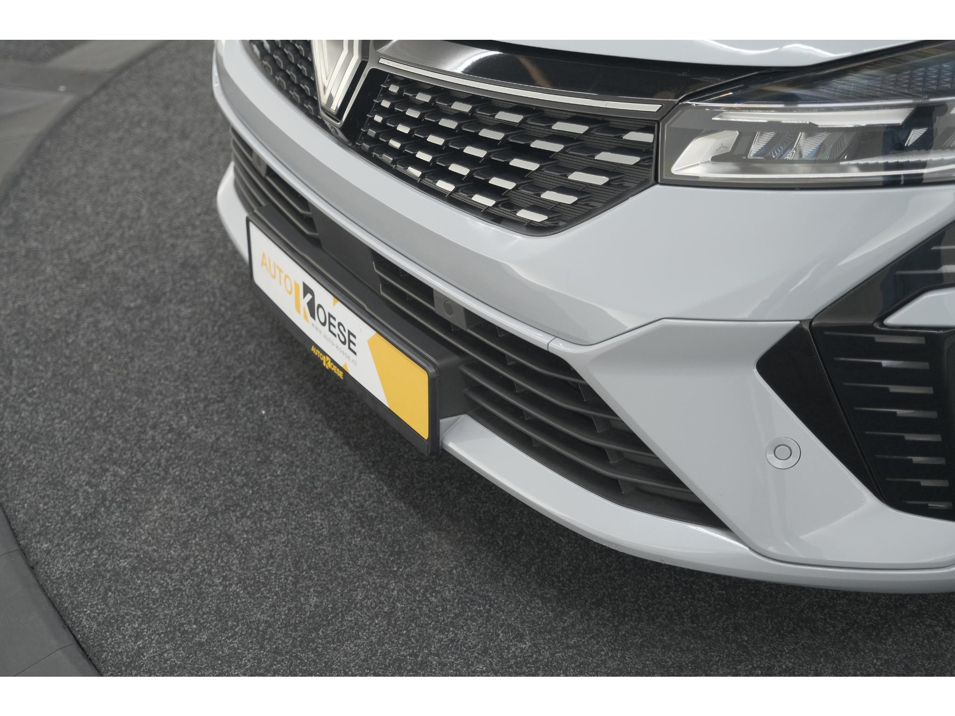 Renault Clio TCe 90 GPF techno | 360 Camera | Adaptieve Cruise Control | Navigatie | 9.3 Inch Groot Scherm