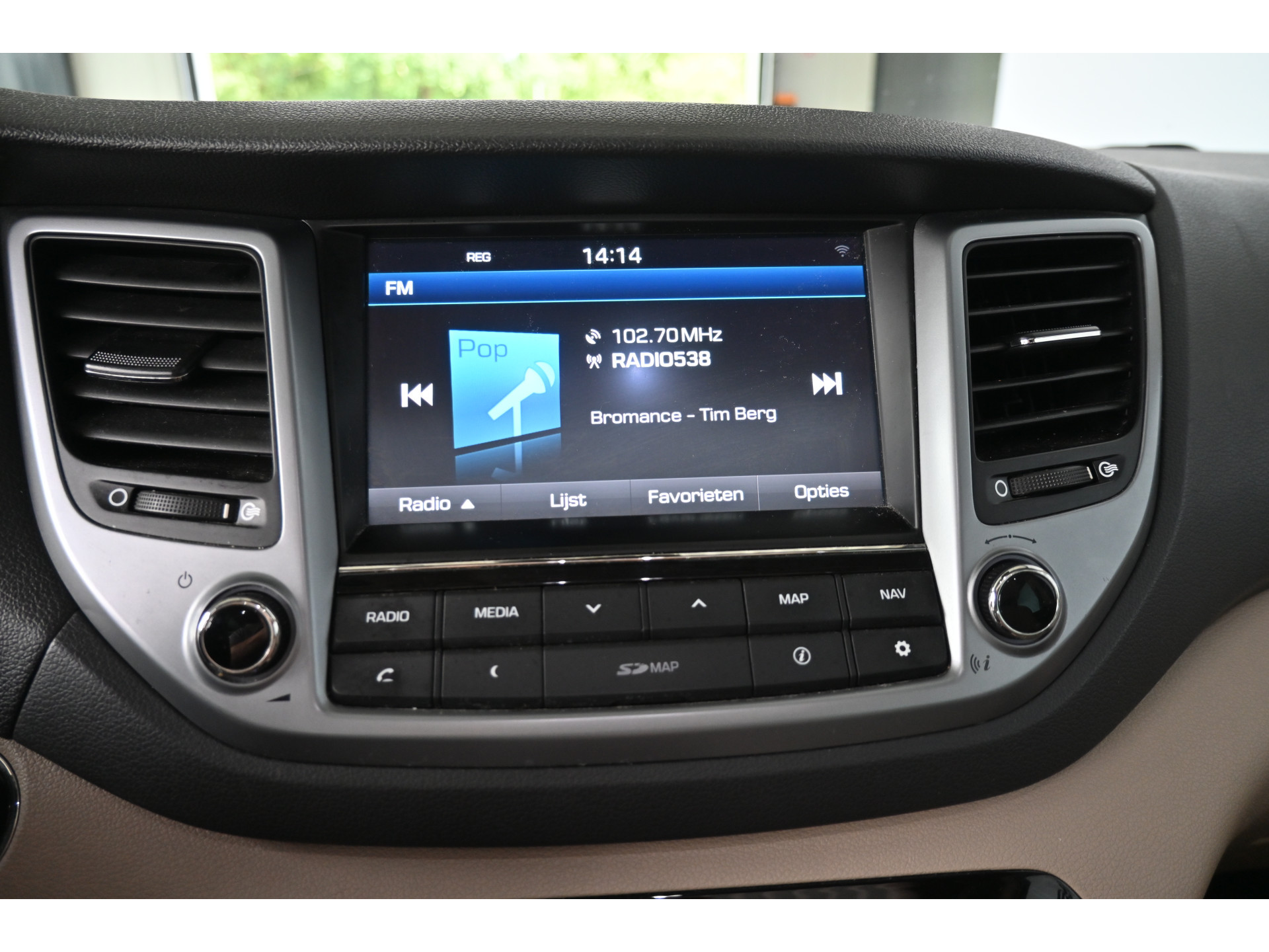 Hyundai Tucson 1.6 T-GDi Premium 4WD Automaat Panoramadak Navigatie Cruise Stoelverwarming Clima 100% Onderhouden! Inruil Mogelijk!