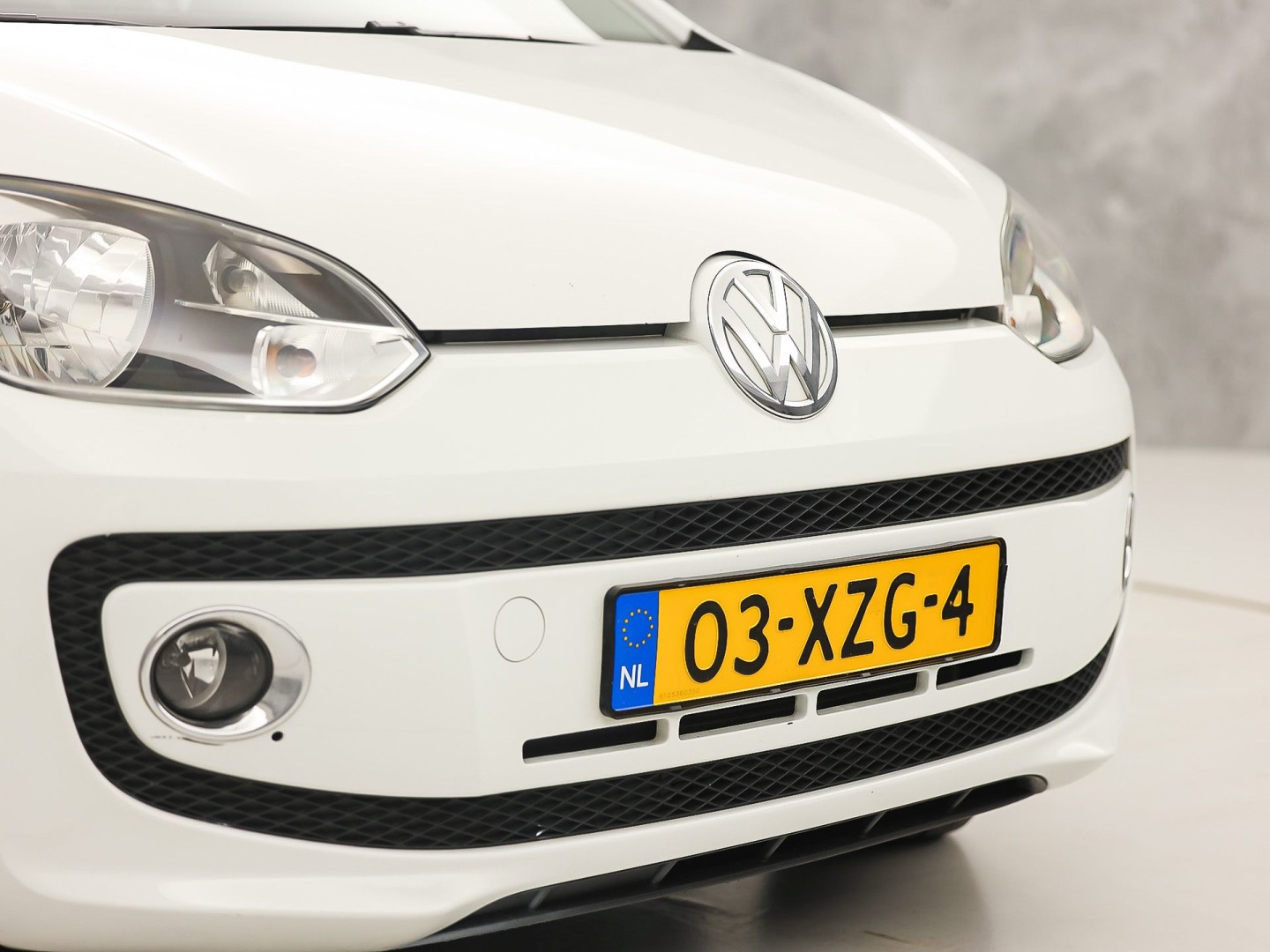 Volkswagen up! 1.0 high up! (NAVIGATIE, 5 DEURS, GETINT GLAS, LM VELGEN, SPORTSTOELEN, PARKEERSENSOREN, ELEK RAMEN, NIEUWSTAAT)