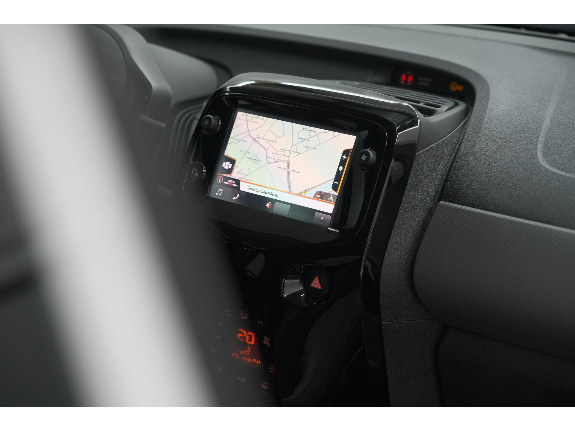 Peugeot 108 1.0 e-VTi Allure TOP! | Elektrisch Vouwdak | Camera | Navigatie | Climate Control