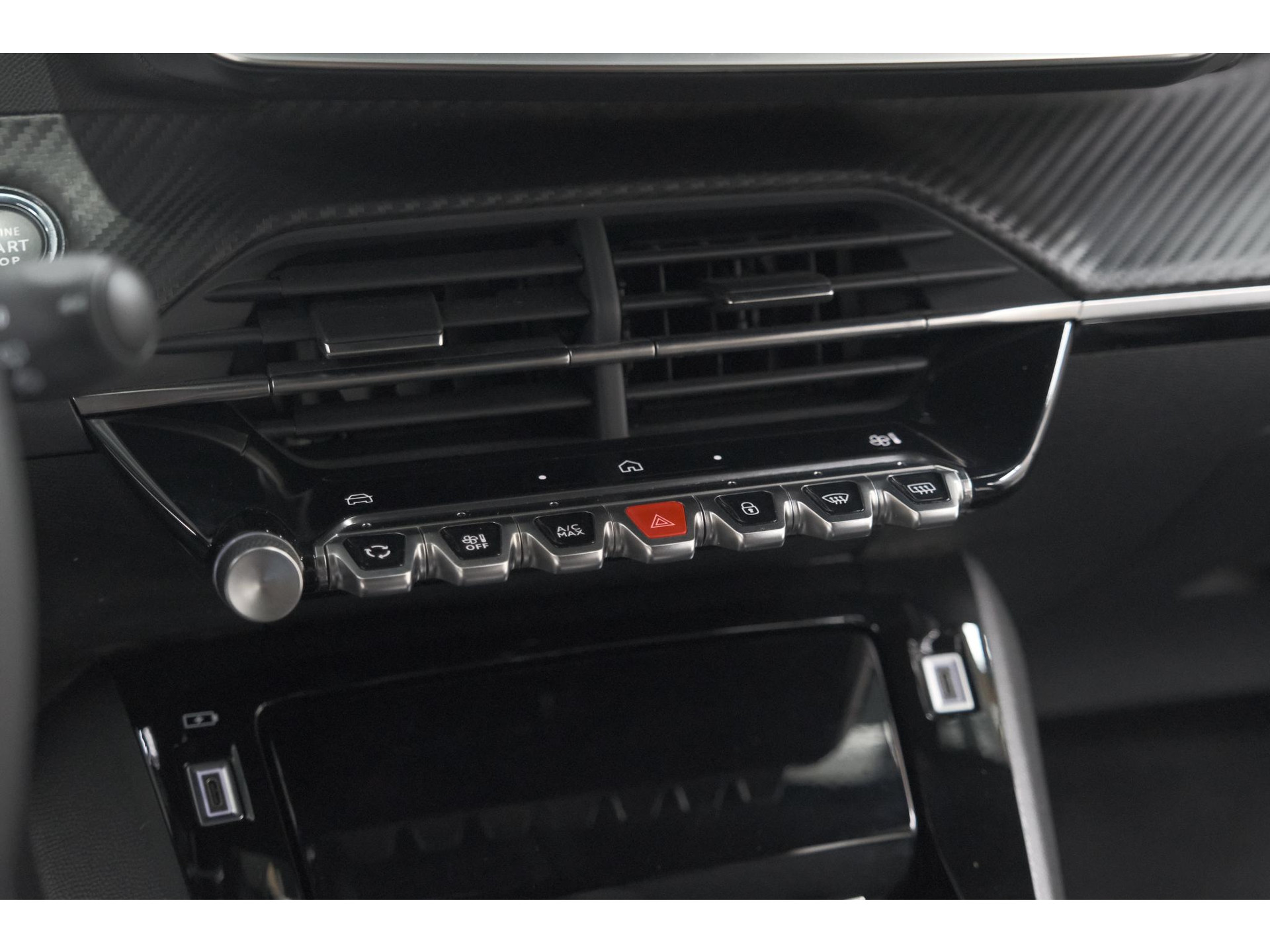 Peugeot 2008 PureTech 130 EAT8 Allure | 100% Benzine | Parkeersensoren Voor + Achter | Apple CarPlay | Climate Control