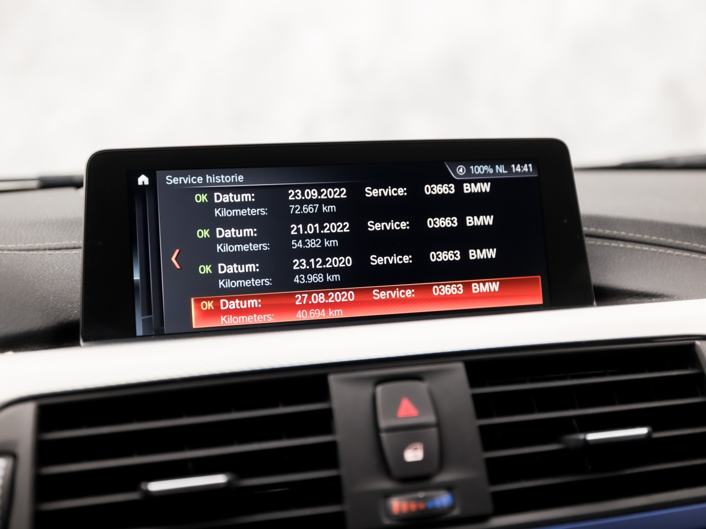 BMW 3 Serie 320i M Sport High Executive 184Pk Automaat (GROOT NAVI, DEALER ONDERHOUDEN, CLIMATE, LEDER, STOELVERWARMING, SPORTSTOELEN, PARKEERSENSOREN, GETINT GLAS, NIEUWSTAAT)
