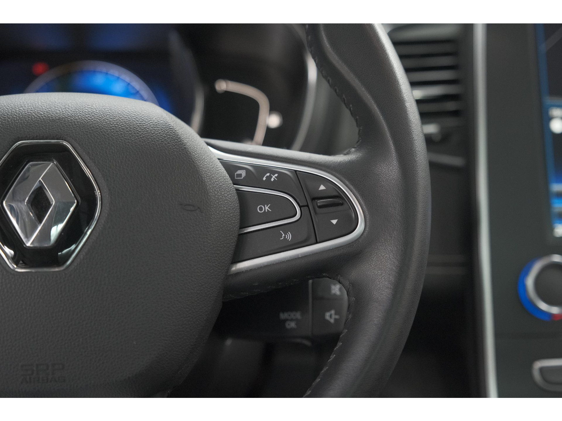 Renault Scénic TCe 130 Intens | Trekhaak | Panoramadak | Camera | Apple Carplay | Dodehoekdetectie