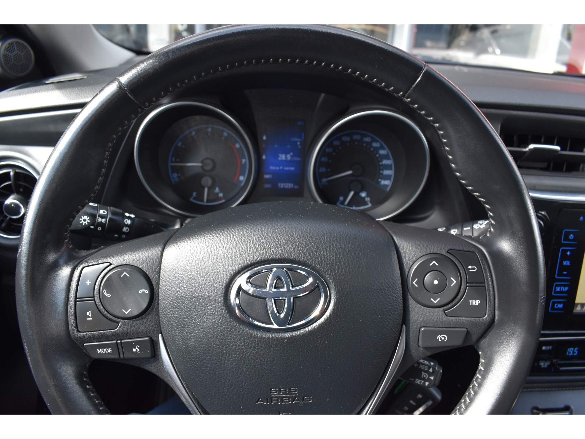 Toyota Auris Touring Sports 1.2T Aspiration Limited Navi Trekhaak Parkeer camerafoto’s volgen