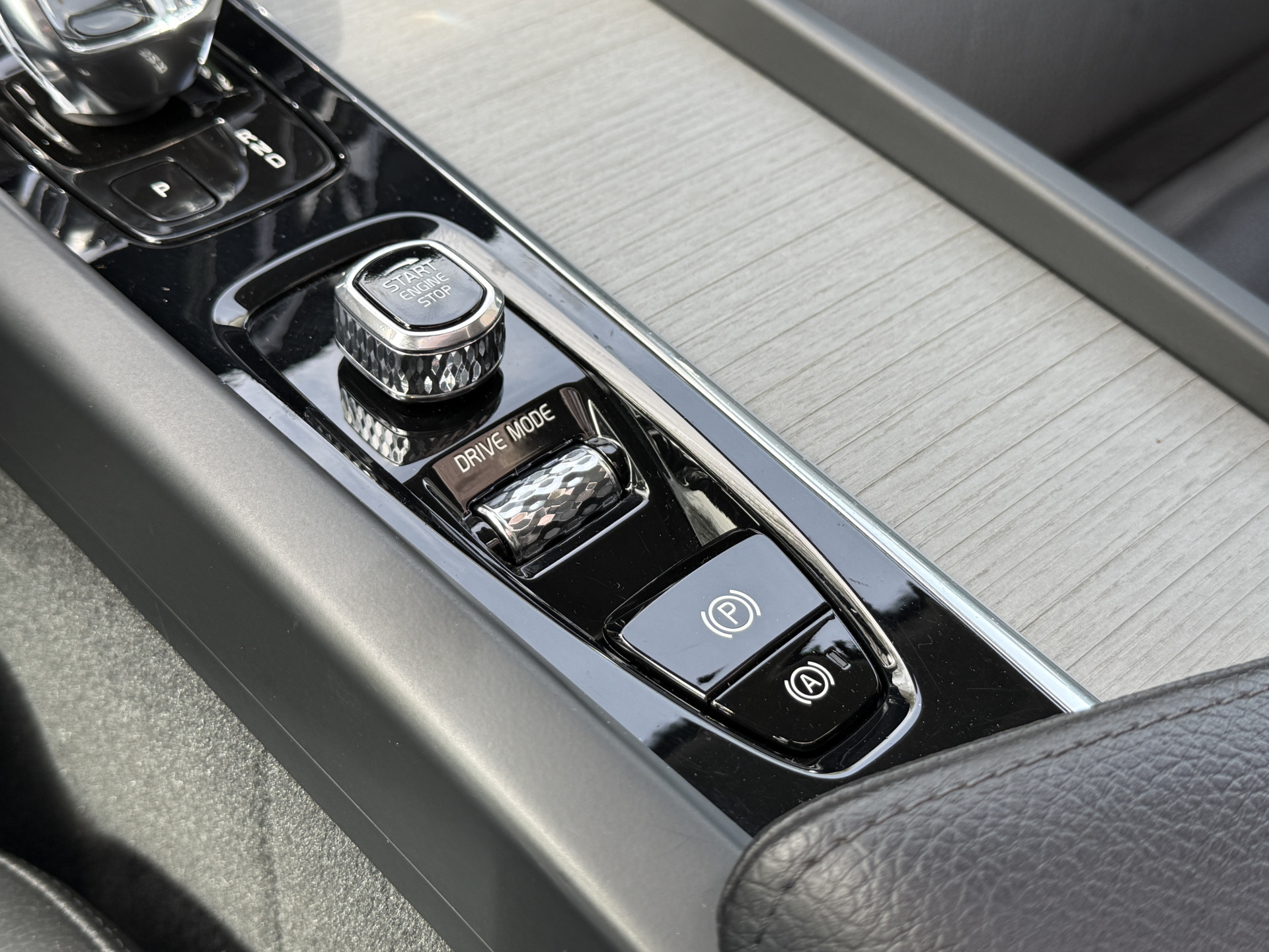 Volvo V60 2.0 B3 R-Design | Trekhaak | Panoramadak | Apple Carplay | Leder