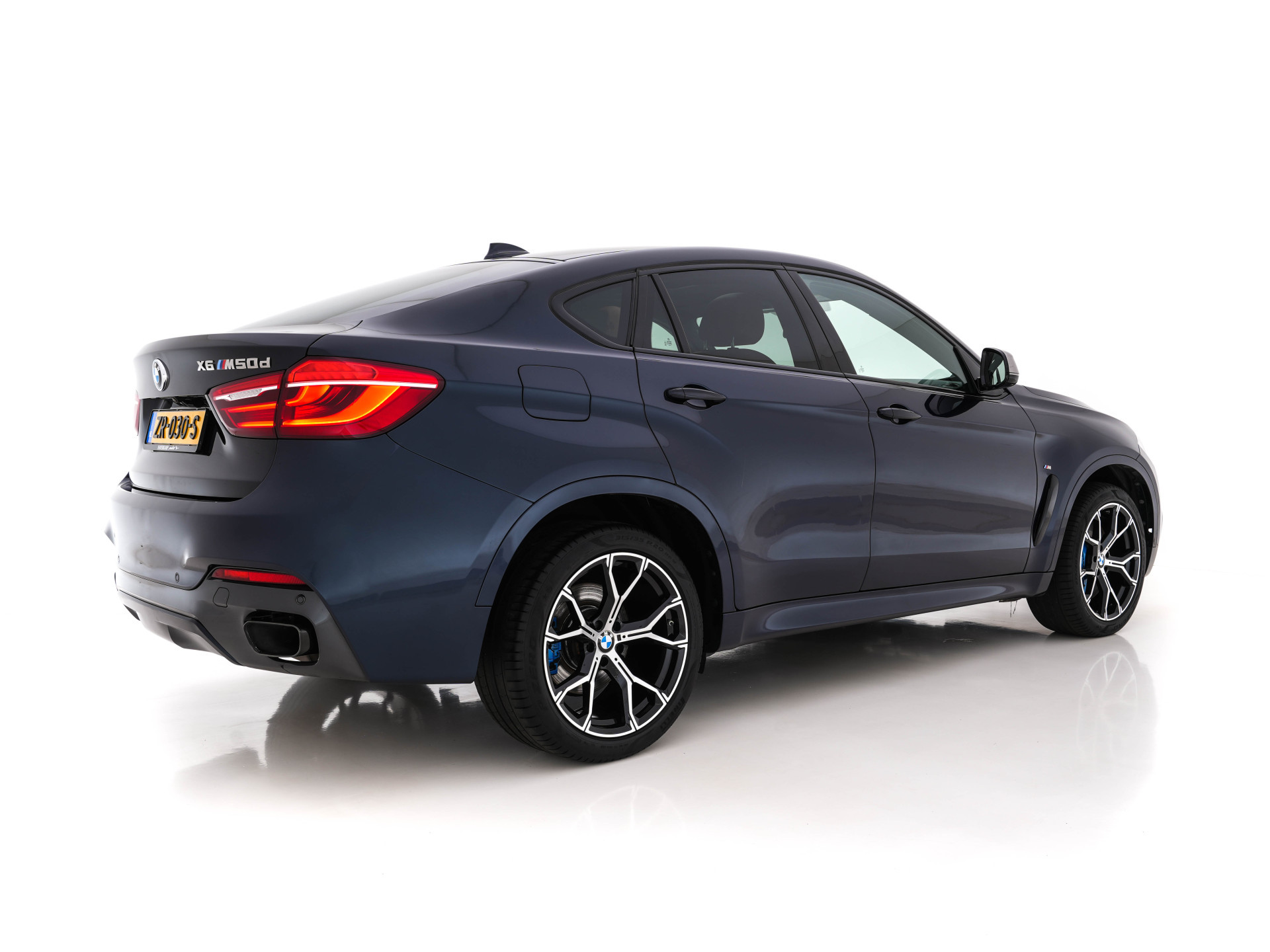 BMW X6 M50d M-Sport-Pack Innovation-Pack Aut. *PANO | LUXURY-LEATHER | FULL-LED | HARMAN/KARDON-SURROUND | MEMORY-PACK | TOPVIEW | HEAD-UP | NAVI-FULLMAP | SHIFT-PADDLES | CRUISE | HEATED-SPORTSEATS | 20''ALU*