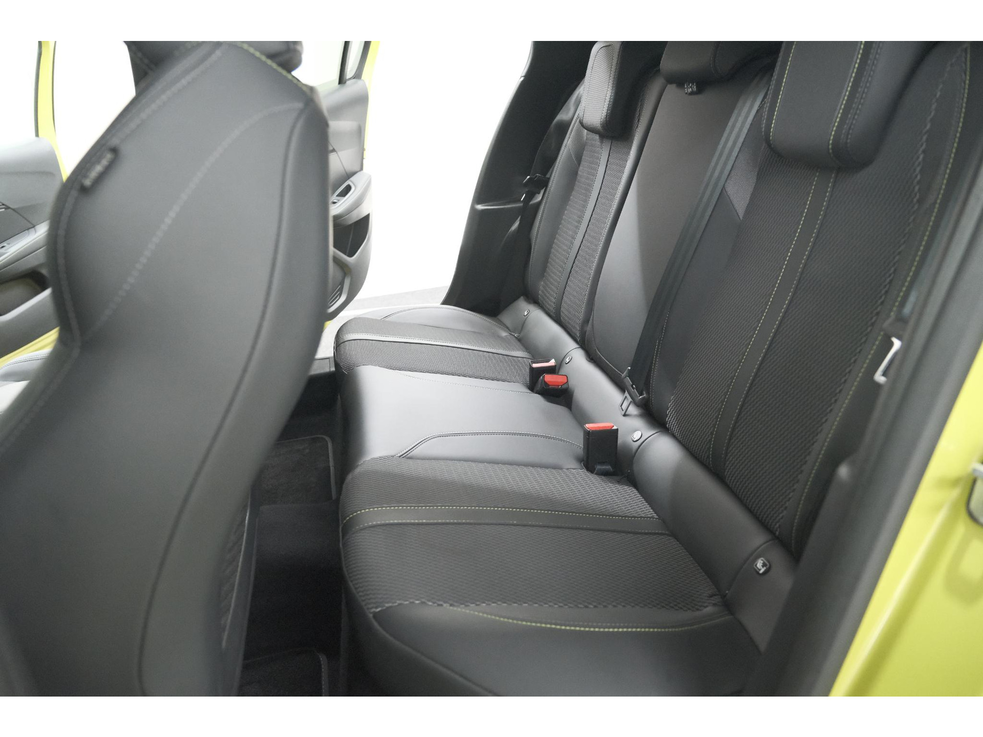 Peugeot 208 Hybrid 136 e-DCS6 GT | Camera | Apple Carplay | Parkeersensoren