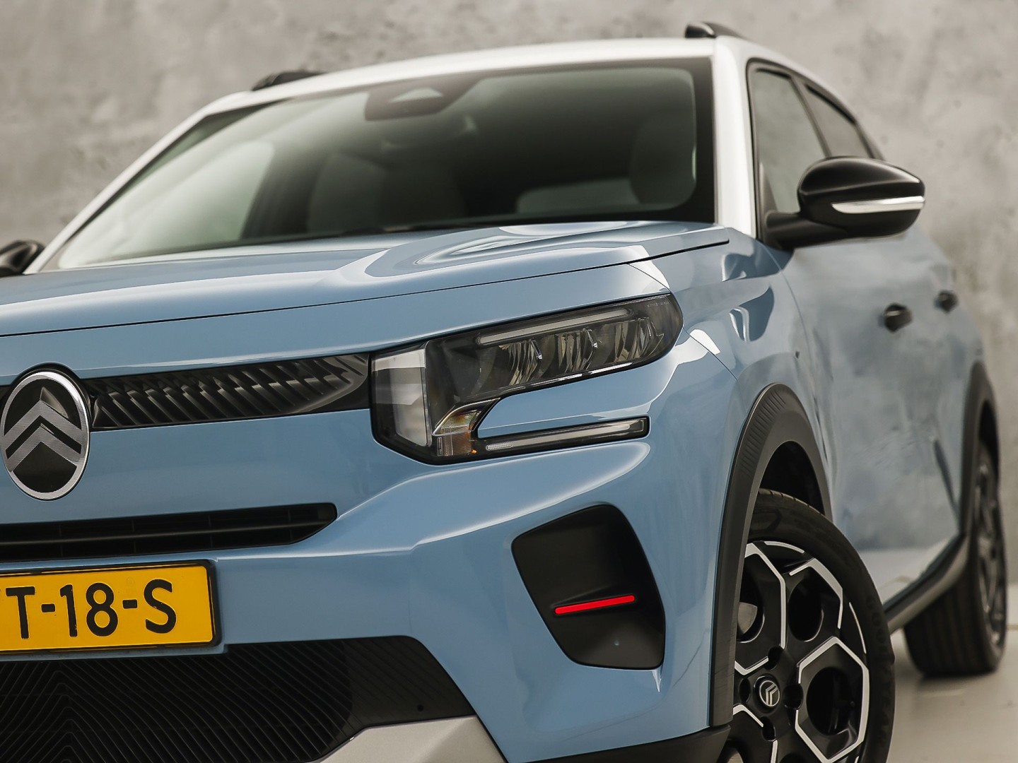 Citroën C3 1.2 Turbo 100pk Max (NIEUW MODEL, APPLE CARPLAY, GROOT NAVI, CAMERA, TREKHAAK, SPORTSTOELEN, GETINT GLAS, CRUISE, LANE ASSIST, NIEUWSTAAT)