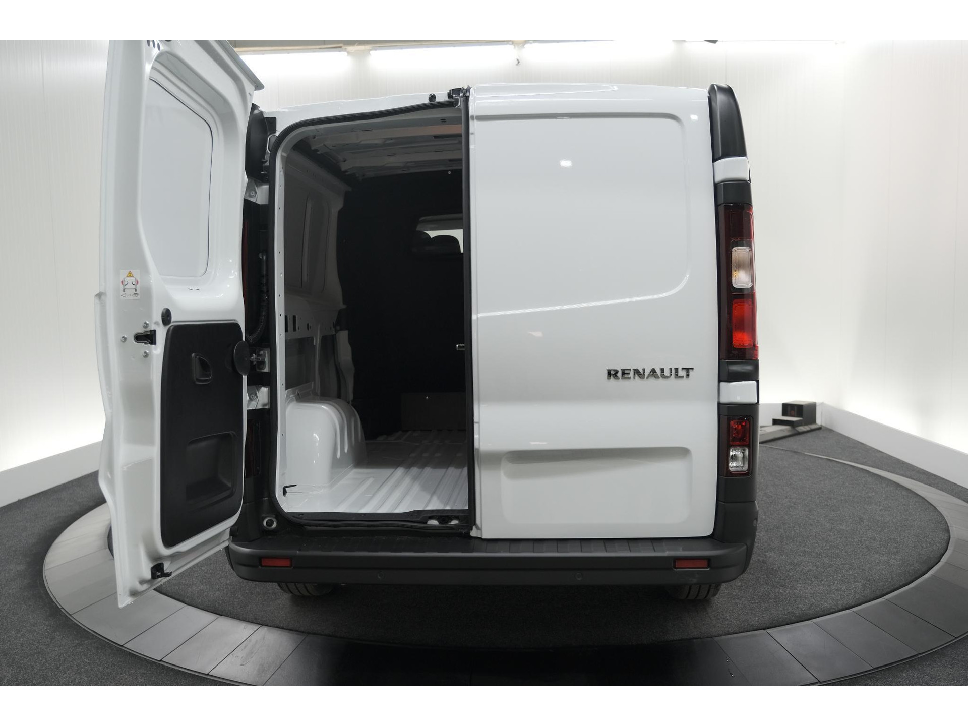 Renault Trafic 2.0 Blue dCi 130 T29 L2H1 Advance DC | 6 Zitplaatsen | Camera | Apple Carplay | Navigatie