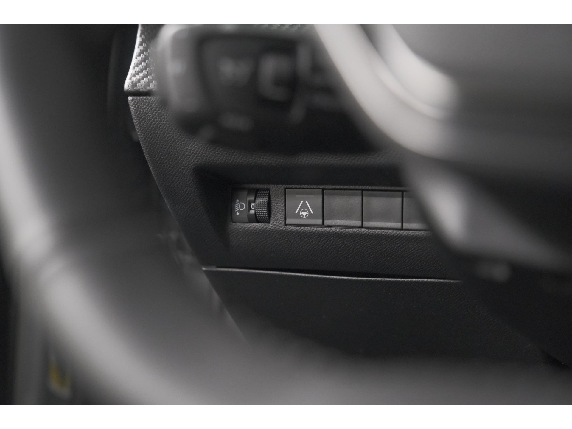 Peugeot 2008 Hybrid 145 e-DCS6 Allure | 360 Camera | Adaptieve Cruise Control | Dodehoekdetectie | Navigatie
