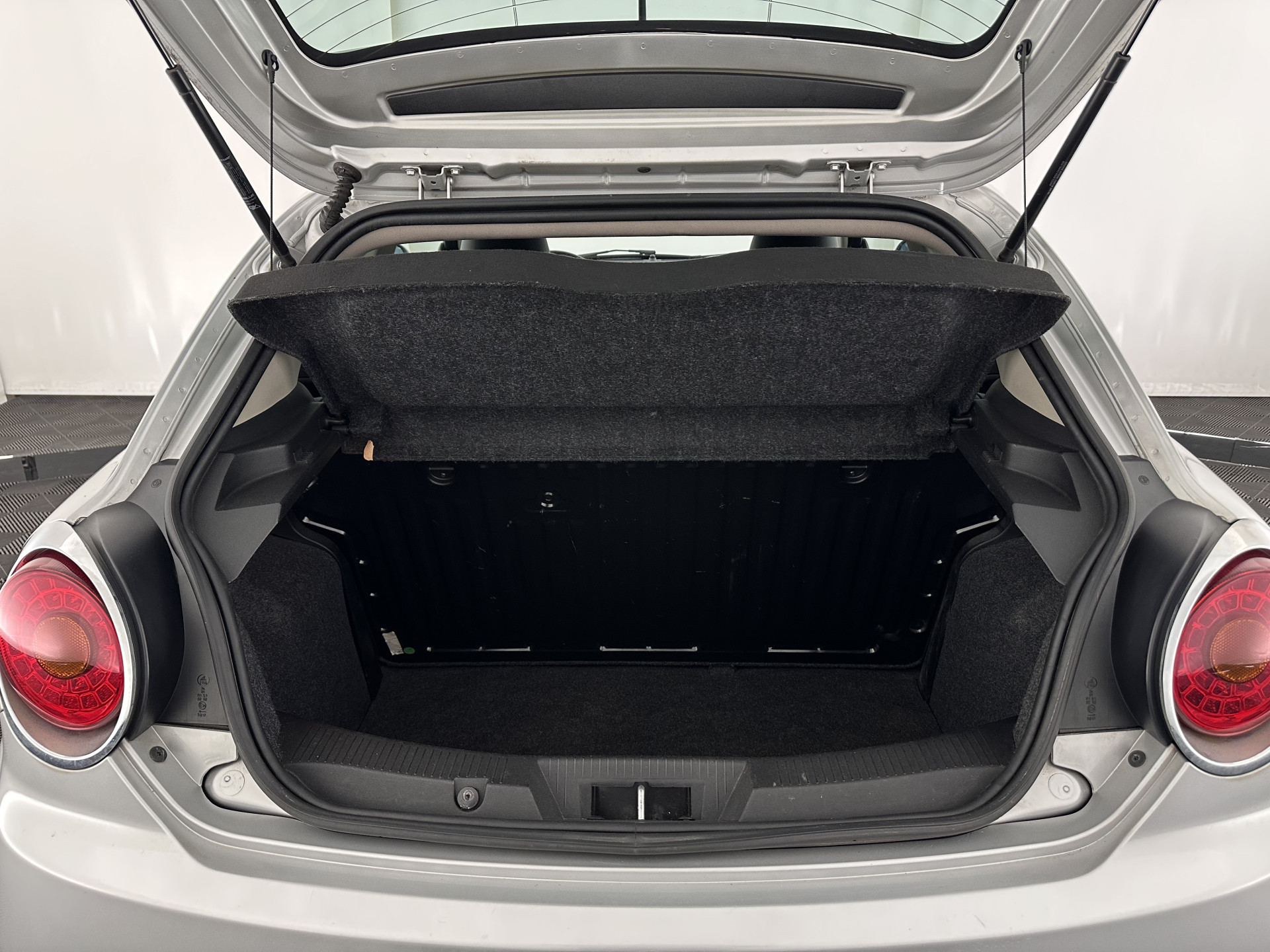 Alfa Romeo MiTo 1.3 JTDM ECO JUNIOR *LEATHER | NAVI-FULLMAP | SPORTSEATS | ECC | AUDIOSYSTEEM-DIGITAL |  PDC | PRIVACYGLASS | CRUISE*