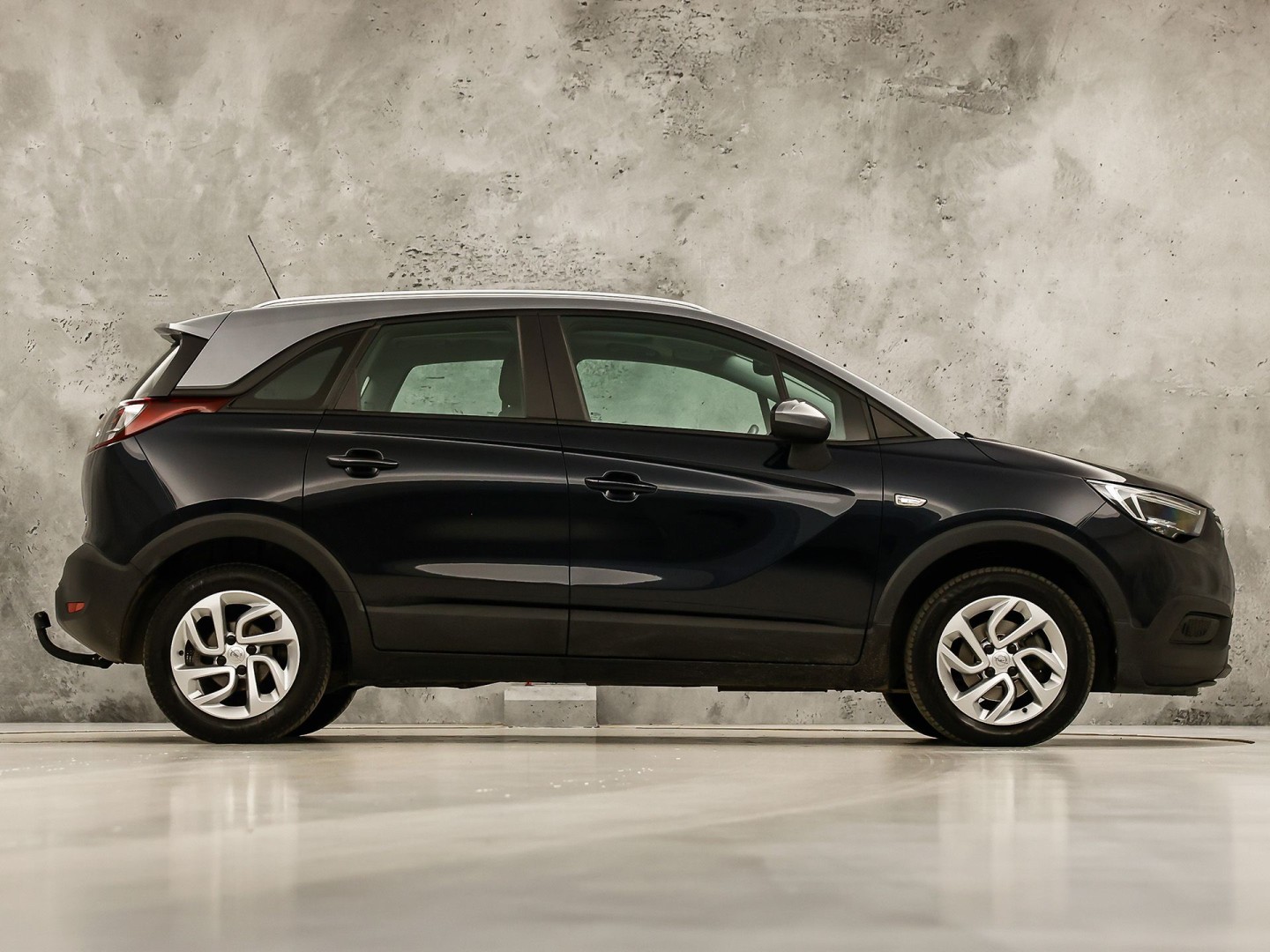Opel Crossland X 1.2 Turbo Innovation Sport Automaat (PANORAMADAK, APPLE CARPLAY, GROOT NAVI, 360 CAMERA, STUUR/STOELVERWARMING, SPORTSTOELEN, TREKHAAK, LM VELGEN, NIEUWSTAAT)