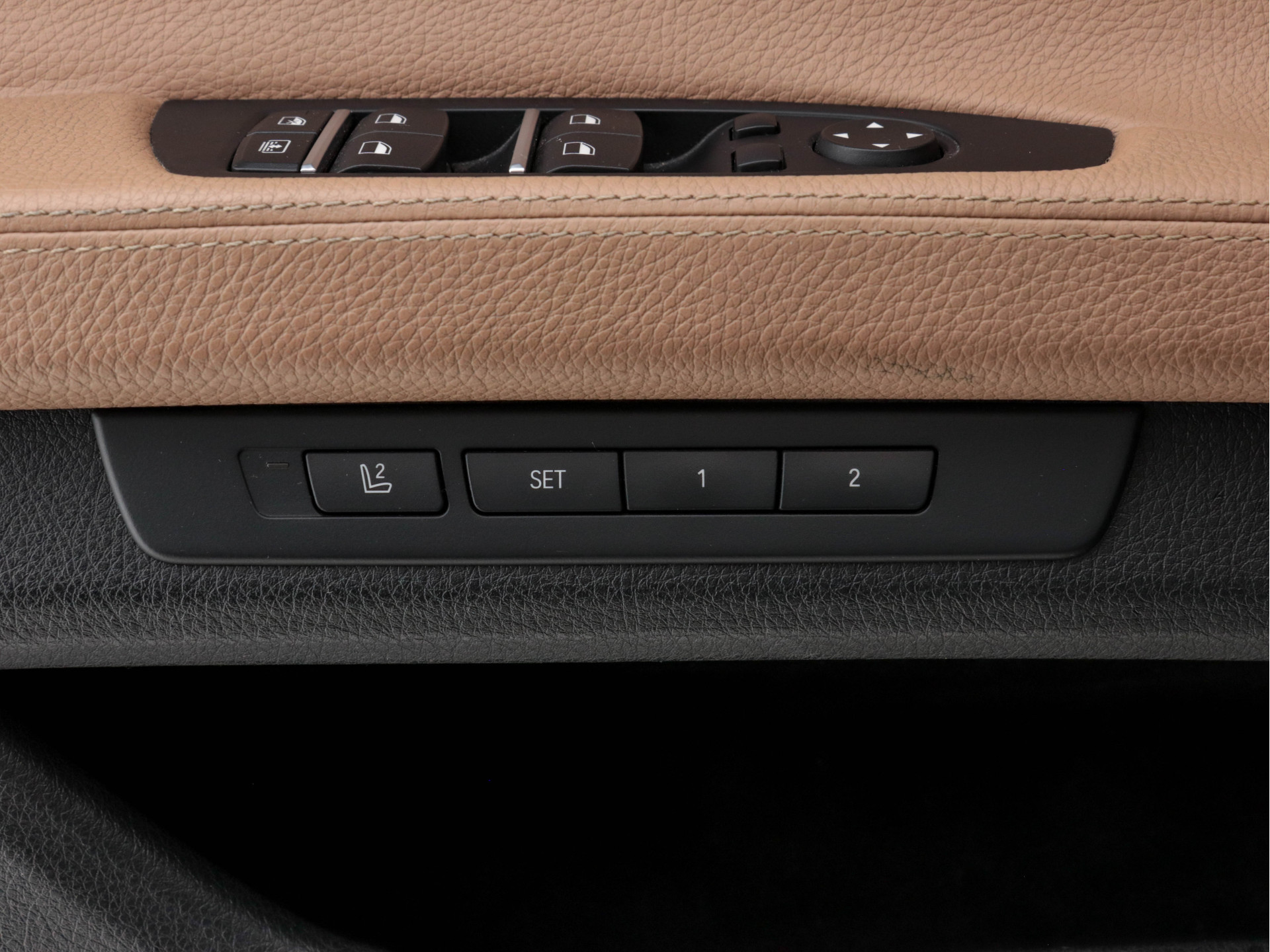 BMW 7-serie 740d xDrive M-Sport Aut. *PANO | LEATHER | FULL-LED | SURROUND-VIEW | NAVI-FULLMAP | SOFT-CLOSE | HEAD-UP | HARMAN/KARDON-AUDIO | KEYLESS | CRUISE | HEATED-SPORTSEATS | LANE-ASSIST | MEMORY-PACK | TOWBAR