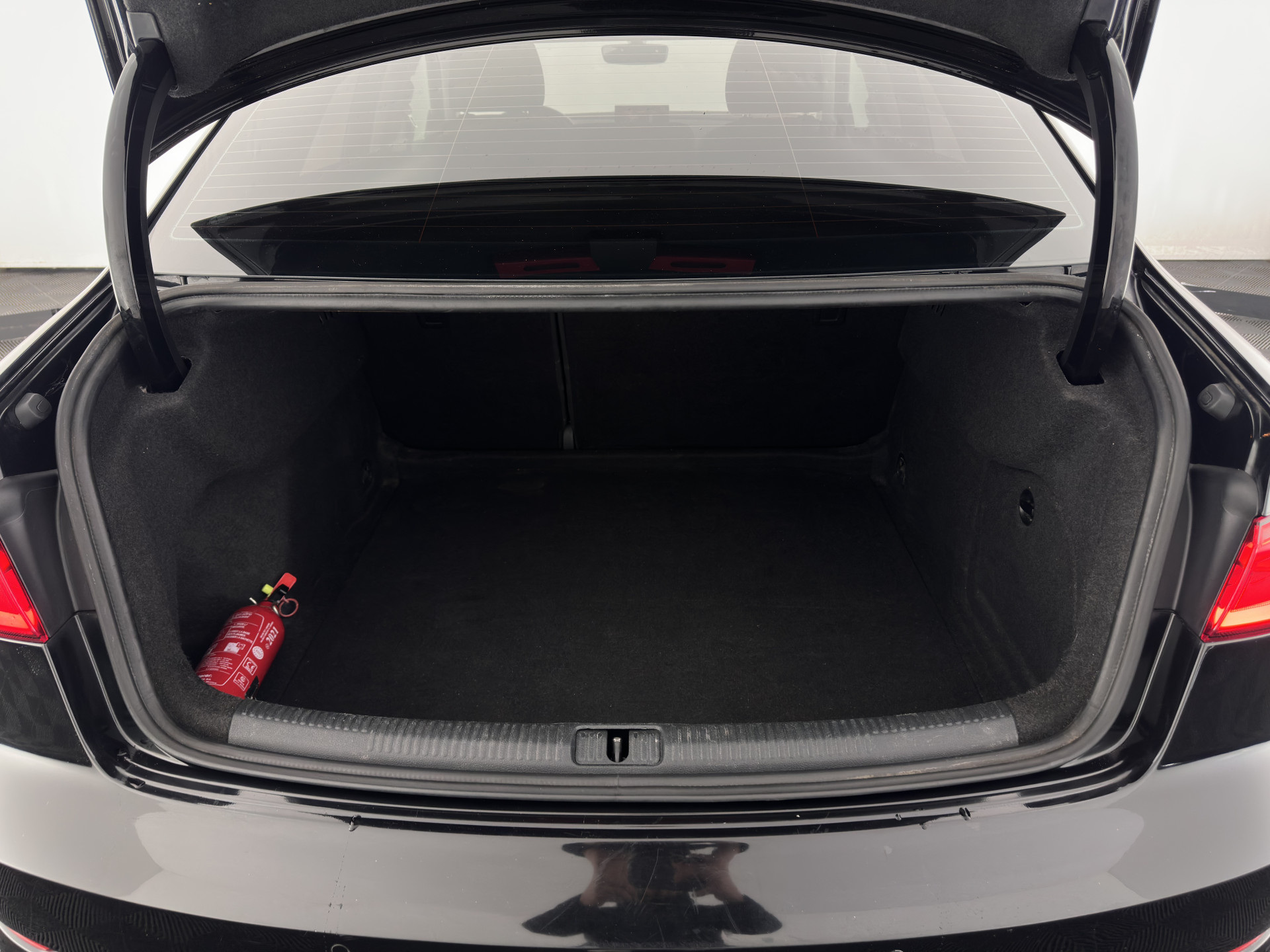 Audi A3 Limousine 1.6 TDI S-Line Ambition Sport Edition *XENON | NAVI-FULLMAP | COMFORT-SEATS | PRIVACY-GLASS | ECC | PDC | CRUISE | 18''ALU*