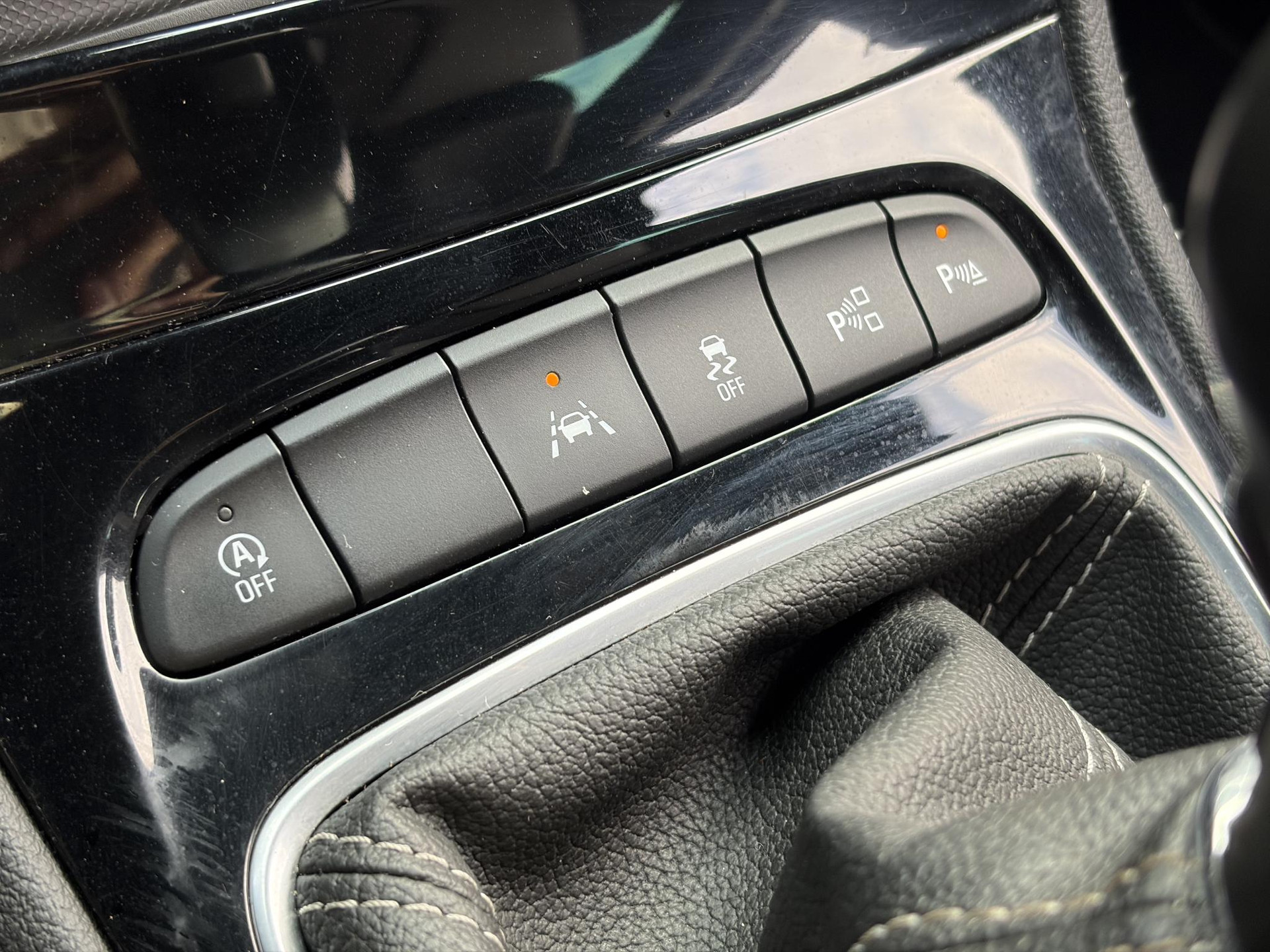 Opel Astra Sports Tourer 1.2 Ultimate ✓146pk✓Carplay✓Camera✓Stoelverw✓Stuurverw✓Keyless✓Pdc V+A✓Alcantara-Leder✓Clima✓Cruise✓6 Bak✓Rijstrooksensor✓Dodehoeksensor✓17''Lm velgen✓N.A.P✓Apk tot 11-2028