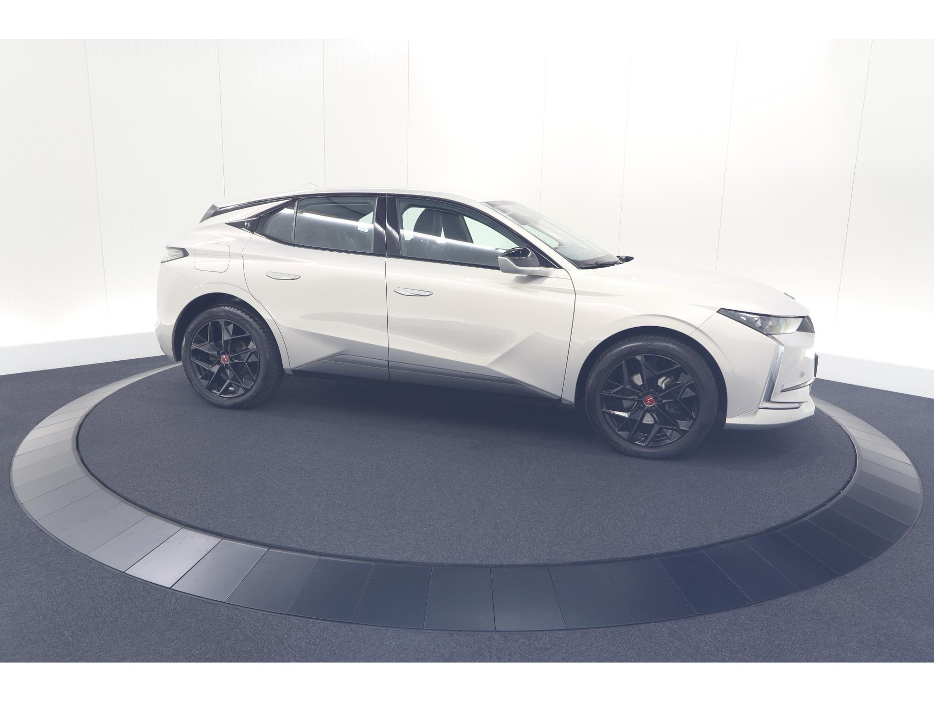 DS 4 PureTech 130 EAT8 Performance Line | Camera | Apple Carplay | Alcantara® bekleding | Parkeersensensoren