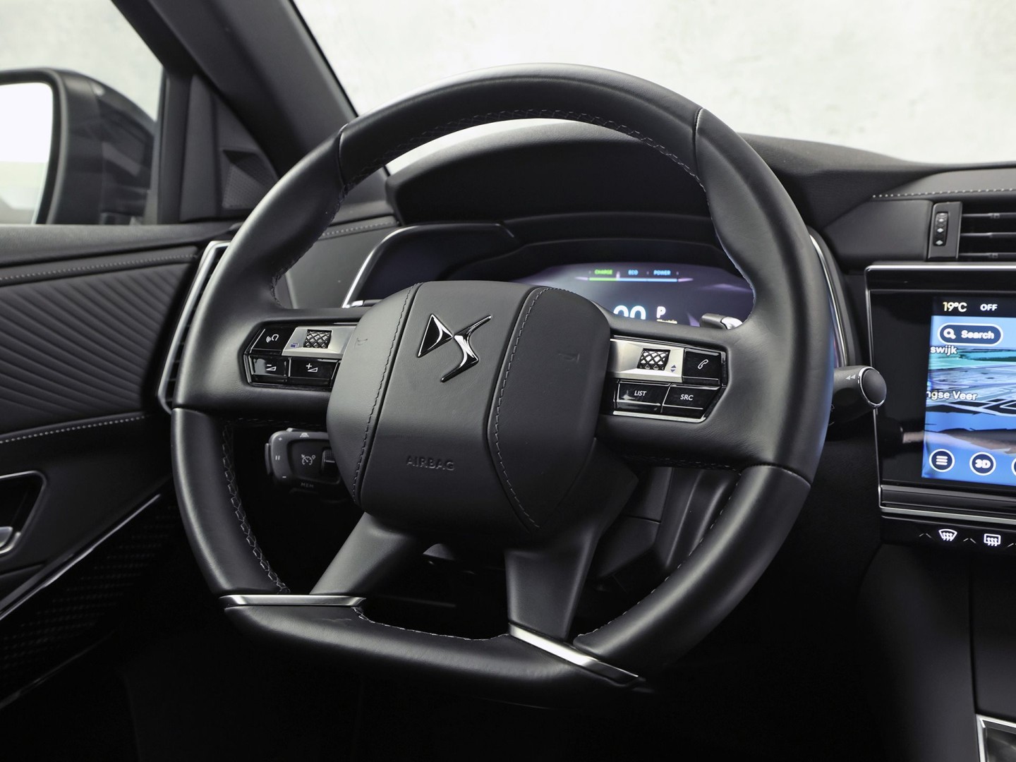 DS 7 1.6 PHEV 225 Etoile 225Pk Automaat (PANORAMADAK, MEMORY SEATS, LEDER, 360 CAMERA, SPORTSTOELEN, STOELVERWARMING, GETINT GLAS, ADAPTIVE CRUISE, KEYLESS, NIEUWSTAAT)