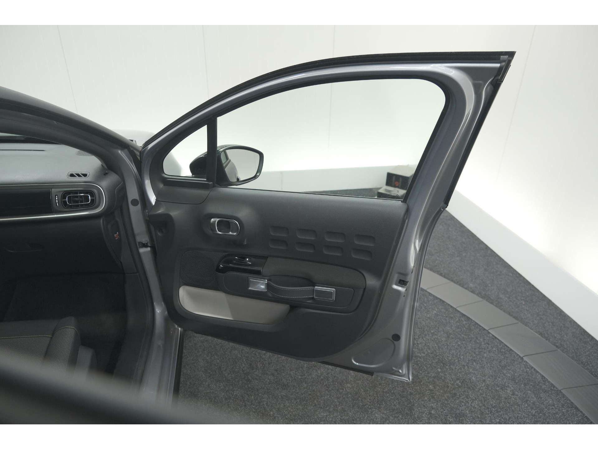 Citroen C3 PureTech 110 EAT6 Max | Apple Carplay | Parkeersensoren | Climate Control | 16 Inch Lichtmetalen Velgen
