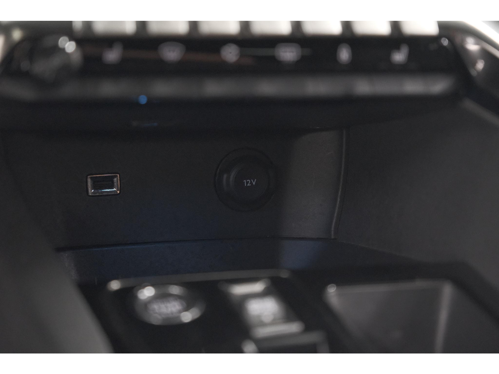 Peugeot 5008 PureTech 130 EAT8 Active Pack | 7 Zitplaatsen | Camera | Apple Carplay | Parkeersensoren