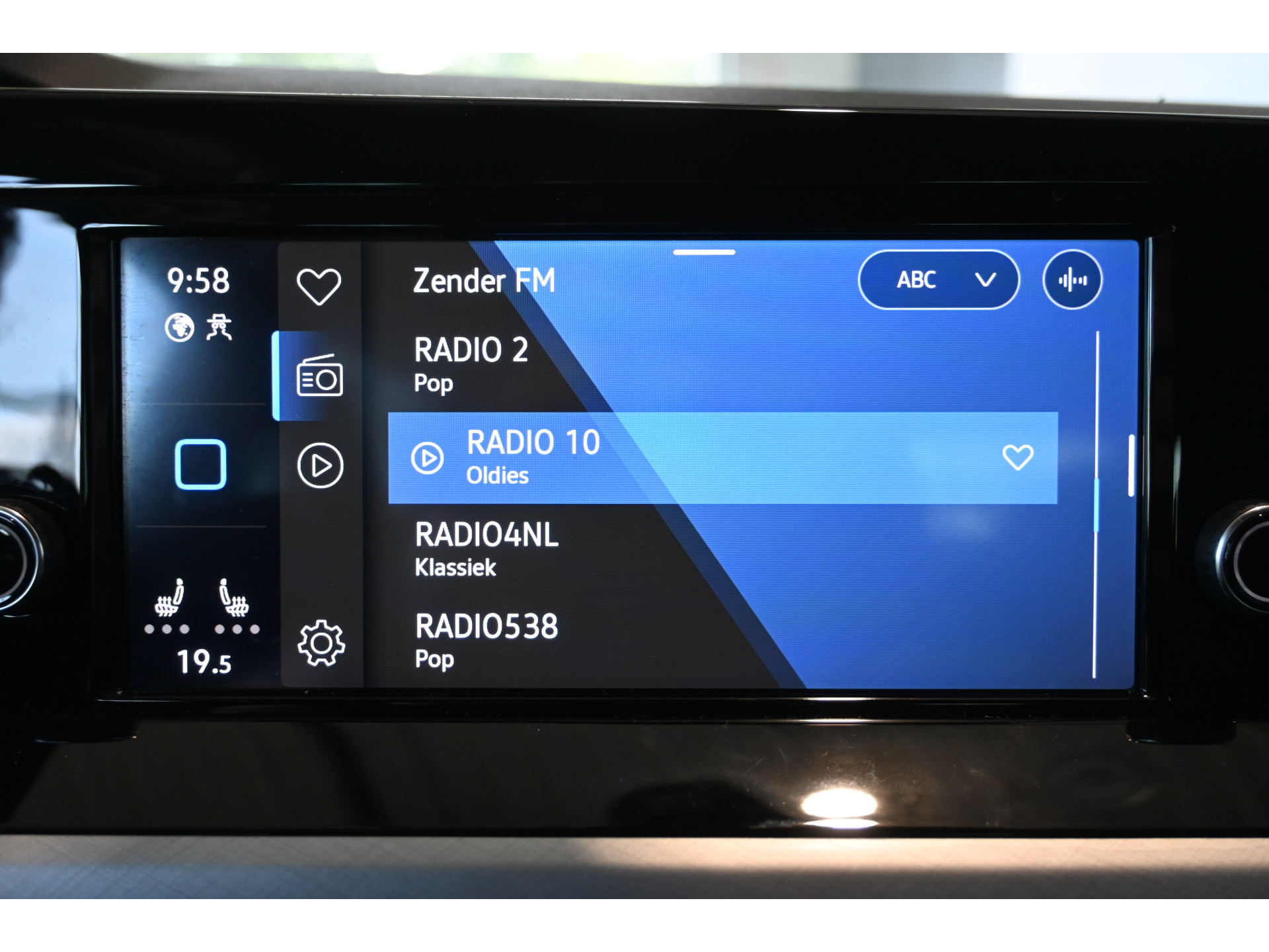 Volkswagen Golf 1.5 eTSI R-Line Automaat Clima Carplay Cruise Control Rijklaarprijs Inruil Mogelijk!
