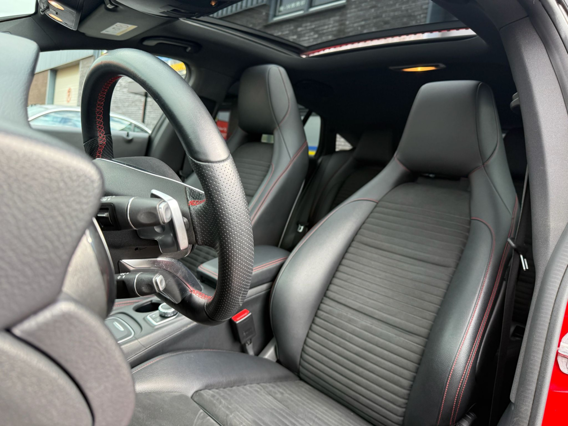 Mercedes-Benz CLA-klasse Shooting Brake 180 | 3/6/12MND GARANTIE| NAVI | PANO DAK | NAVI | CAMERA |