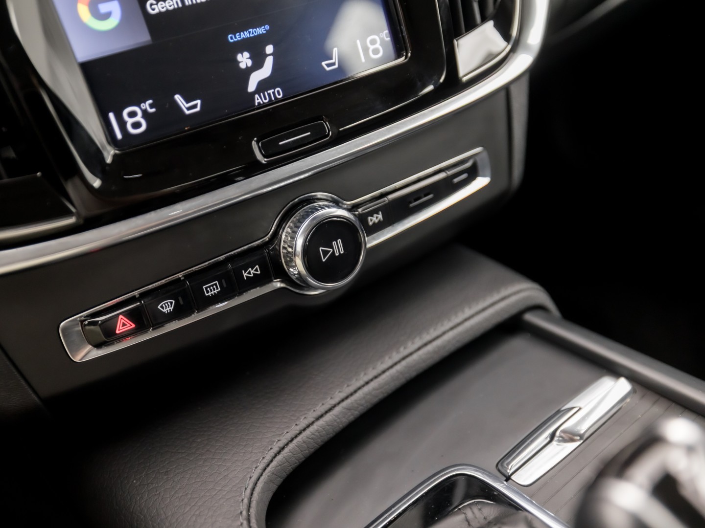 Volvo V90 2.0 T4 Momentum Sport 190Pk Automaat (APPLE CARPLAY, GROOT NAVI, LEDER, GETINT GLAS, STOELVERWARMING ACHTER, MEMORY SEATS, ELEK ACHTERKLEP, NIEUWE APK, NIEUWSTAAT)