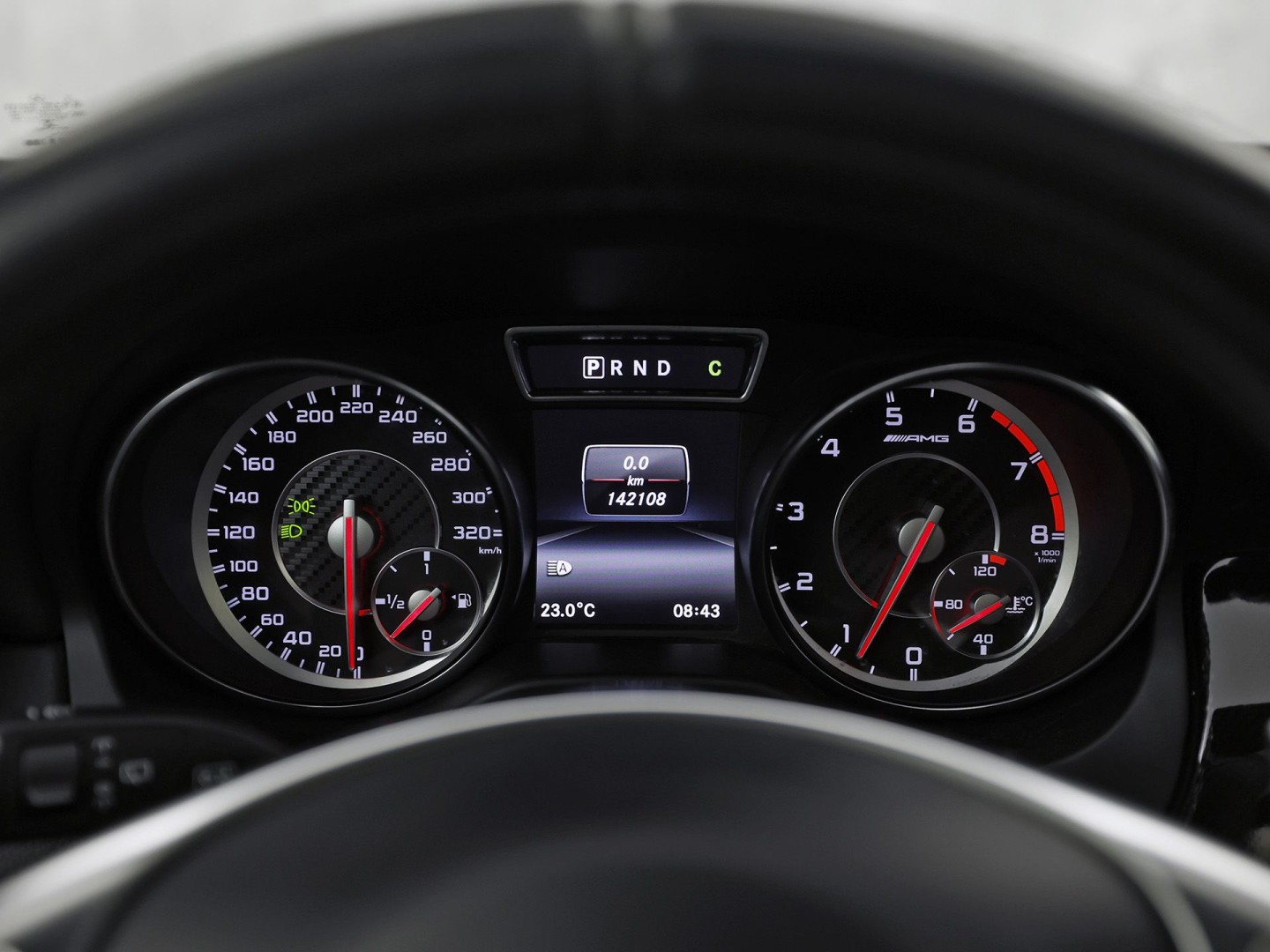 Mercedes-Benz GLA AMG 45 4MATIC Automaat 360Pk (PANORAMAKDAK, NAVIGATIE, MEMORY SEATS, KUIPSTOELEN, STOELVERWARMING, SPOILER, NIEUWE APK, NIEUWSTAAT)
