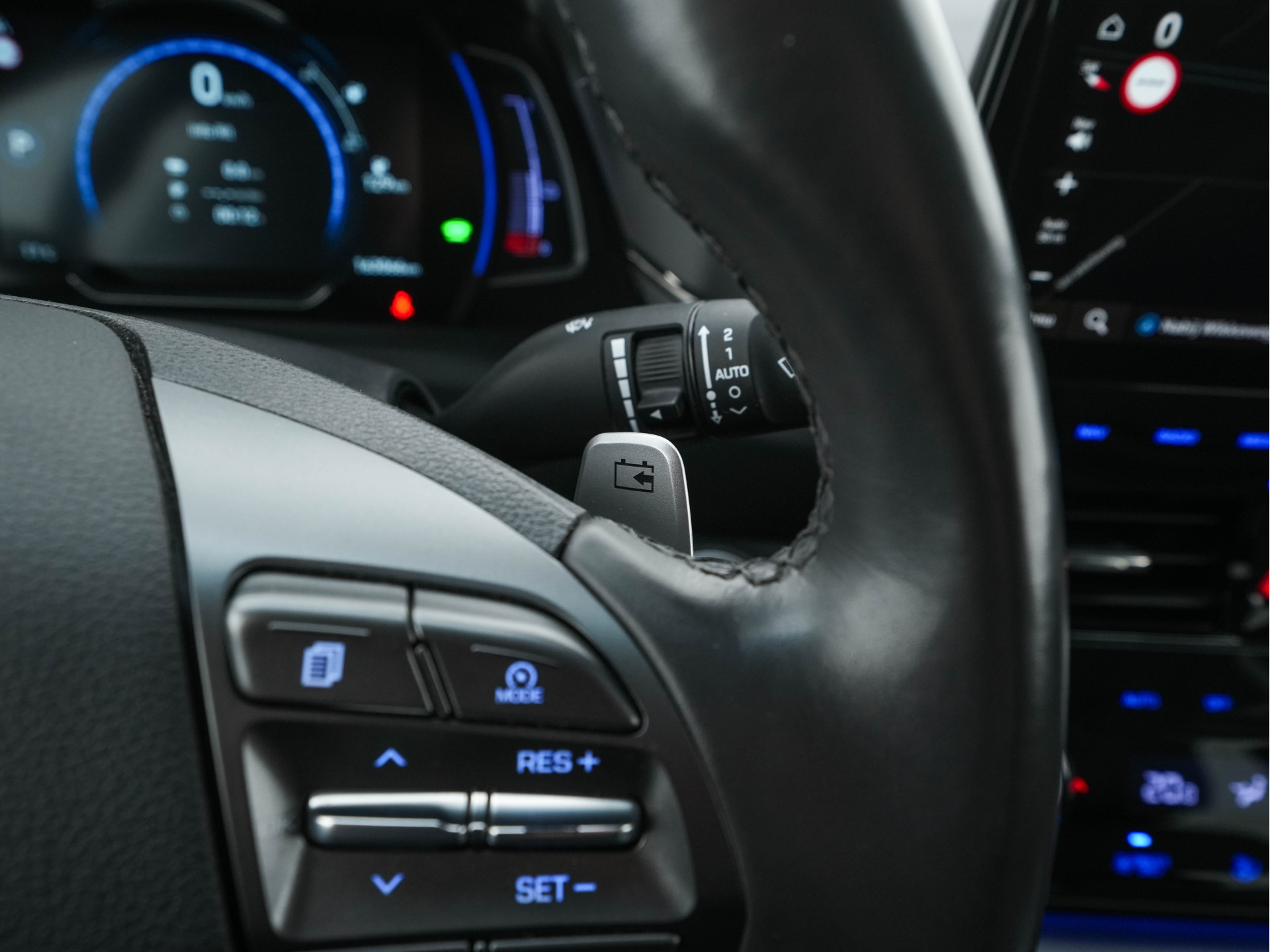 Hyundai IONIQ Premium EV 38 kWh {SOH-100%} Aut *HEATPUMP | LEATHER | FULL-LED | ADAPTIVE-CRUISE | KEYLESS | NAVI-FULLMAP | DAB | CAMERA | MEMORY-PACK | DIGI-COCKPIT | HEATED/VENTILATED-SEATS | CCS- FASTLOADER | PRIVACY-GLASS |